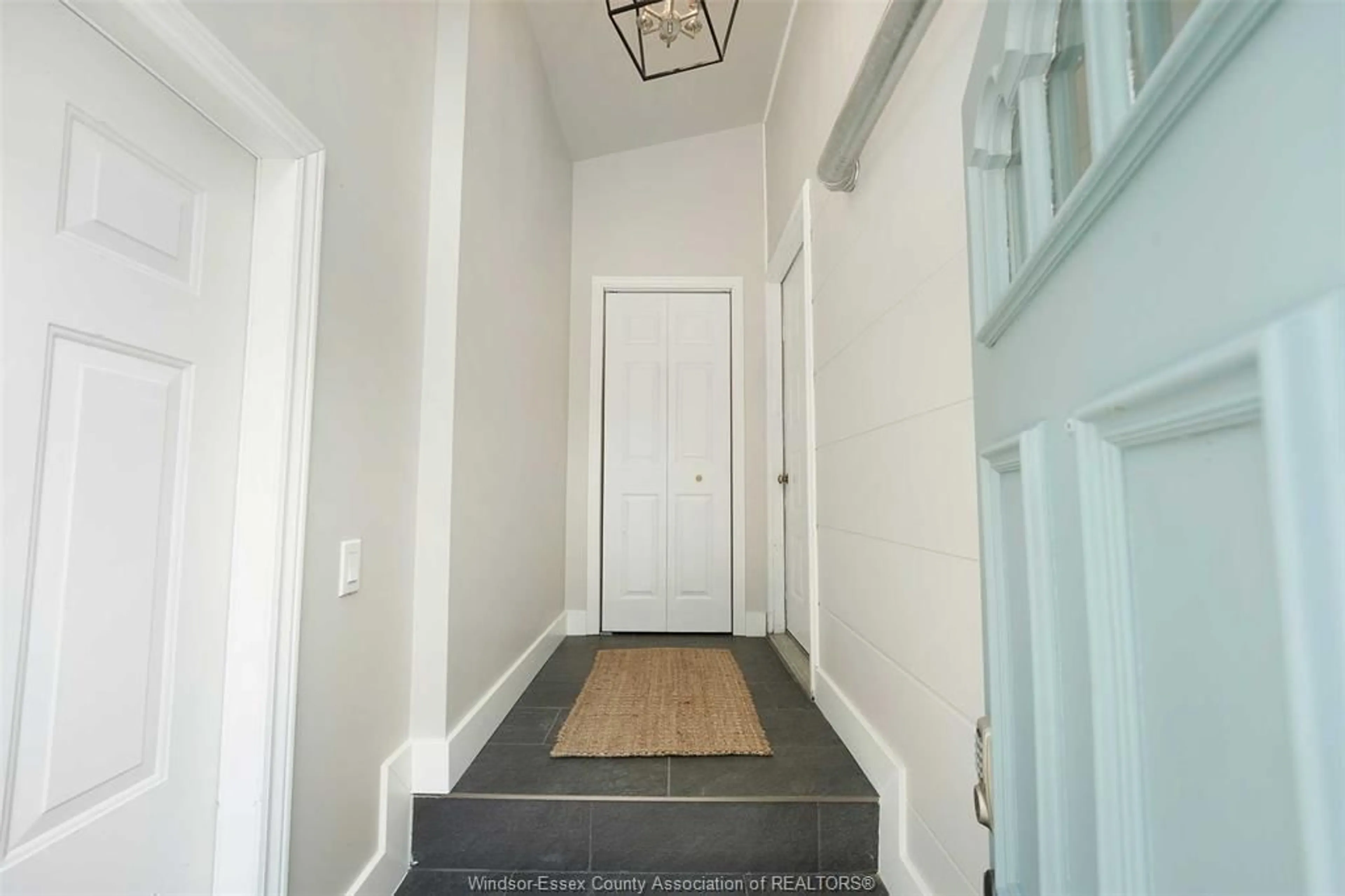 Indoor entryway for 13540 CRYSTAL BEACH Rd, Lakeshore Ontario N0P 2L0