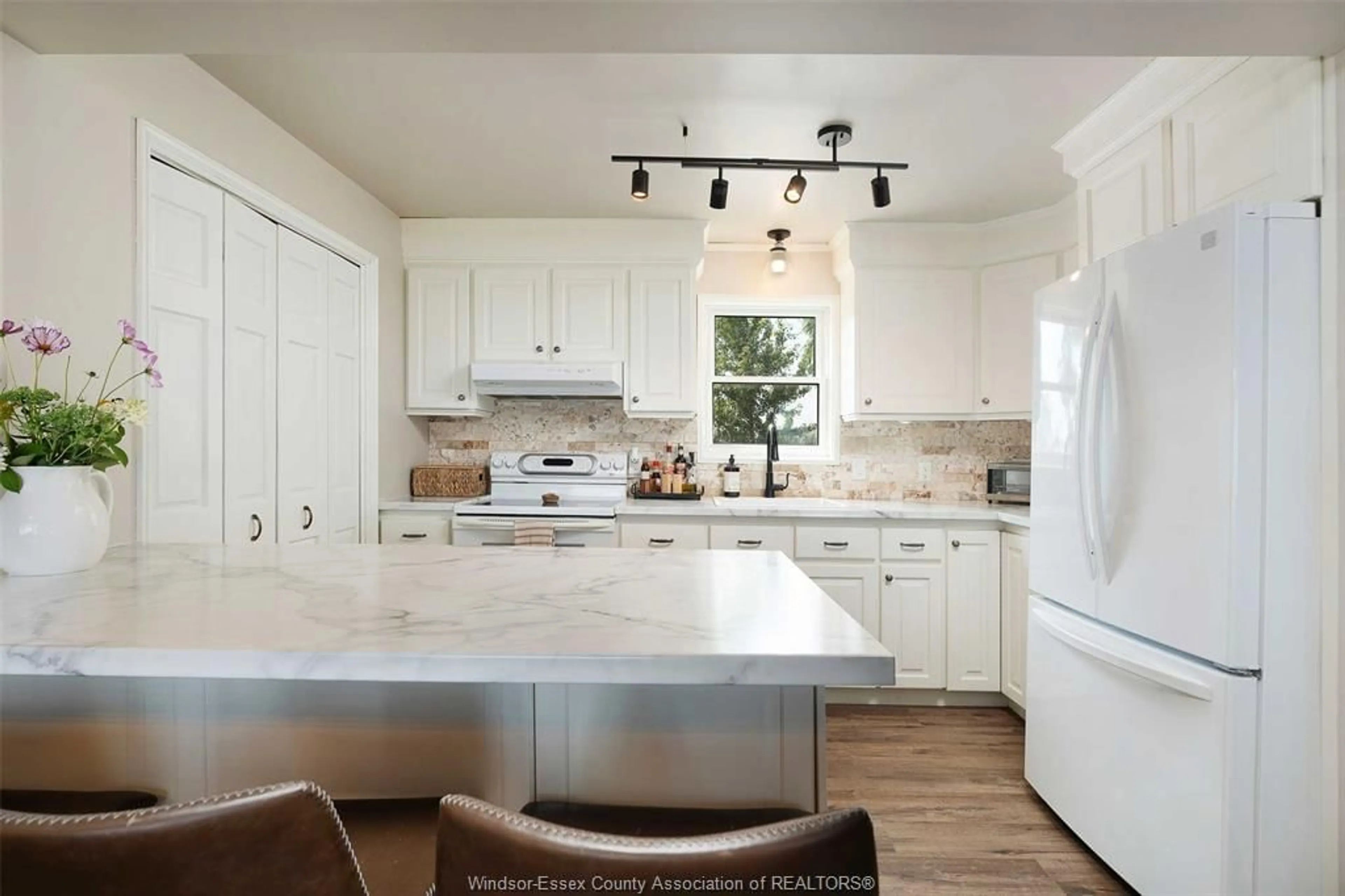 Contemporary kitchen, ceramic/tile floor for 13540 CRYSTAL BEACH Rd, Lakeshore Ontario N0P 2L0