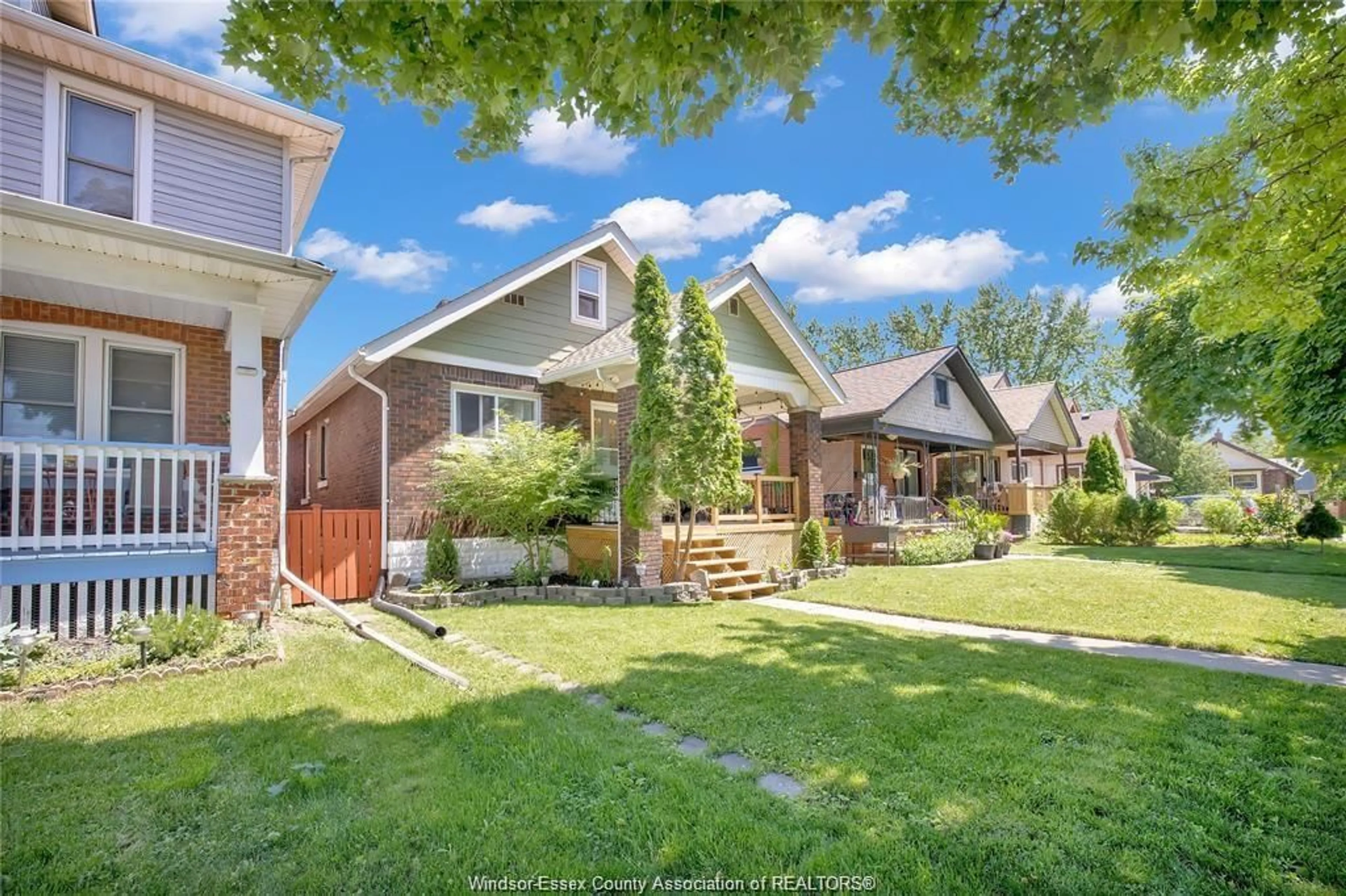 Home with brick exterior material, street for 1068 JANETTE Ave, Windsor Ontario N9A 5A3