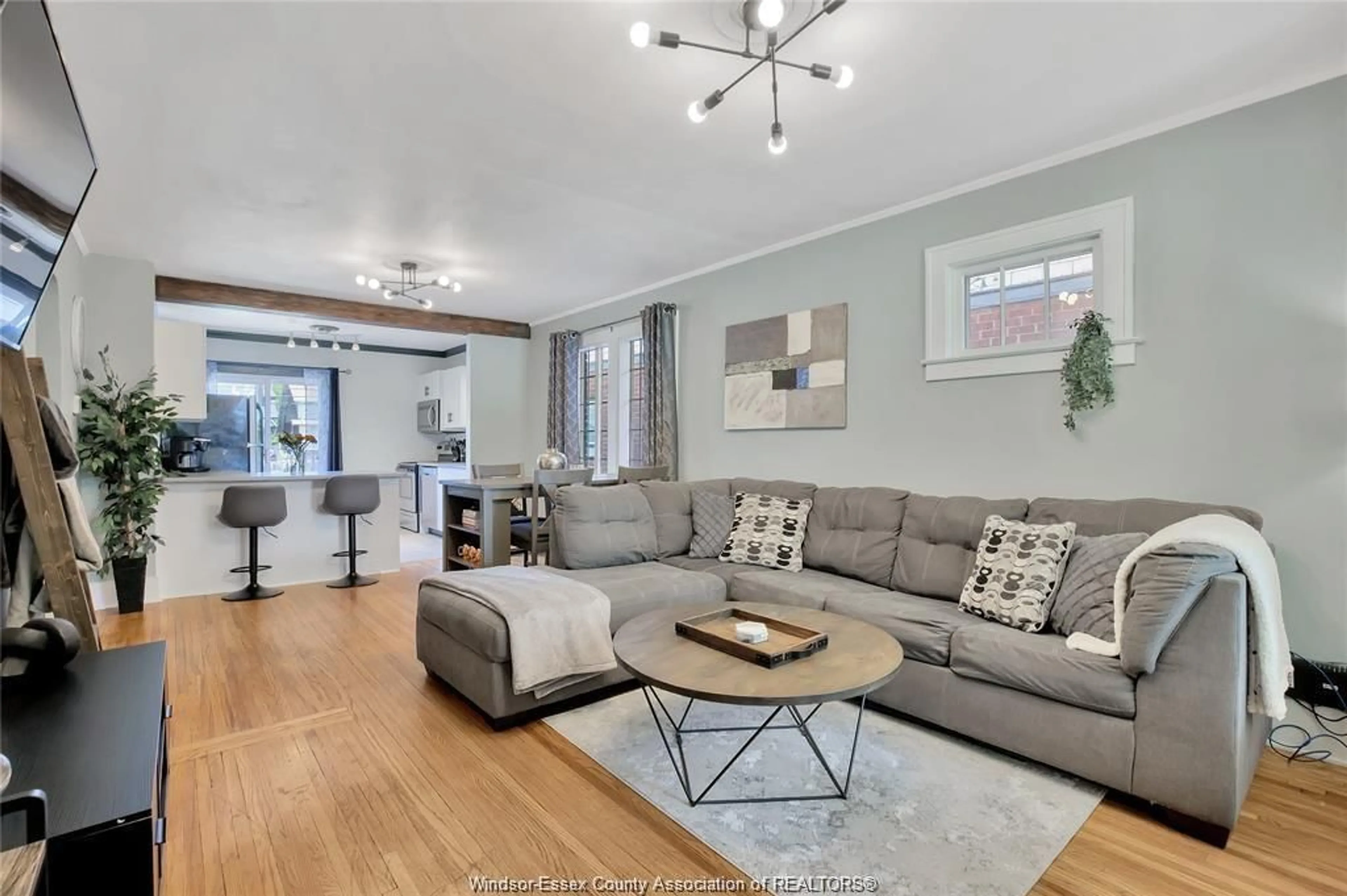 Living room with furniture, unknown for 1068 JANETTE Ave, Windsor Ontario N9A 5A3