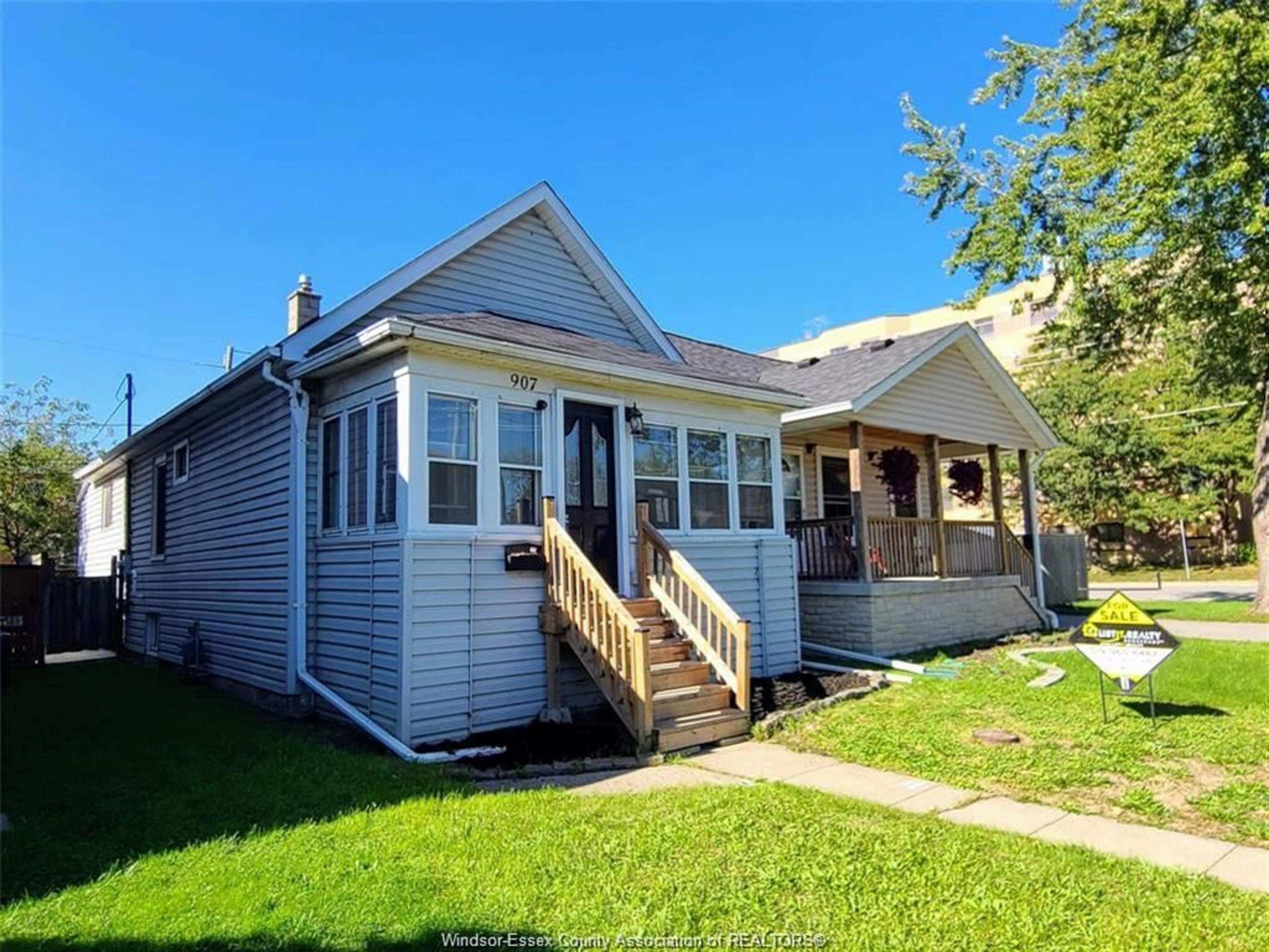 Home with vinyl exterior material, street for 907 BRIDGE Ave, Windsor Ontario N9B 1M9