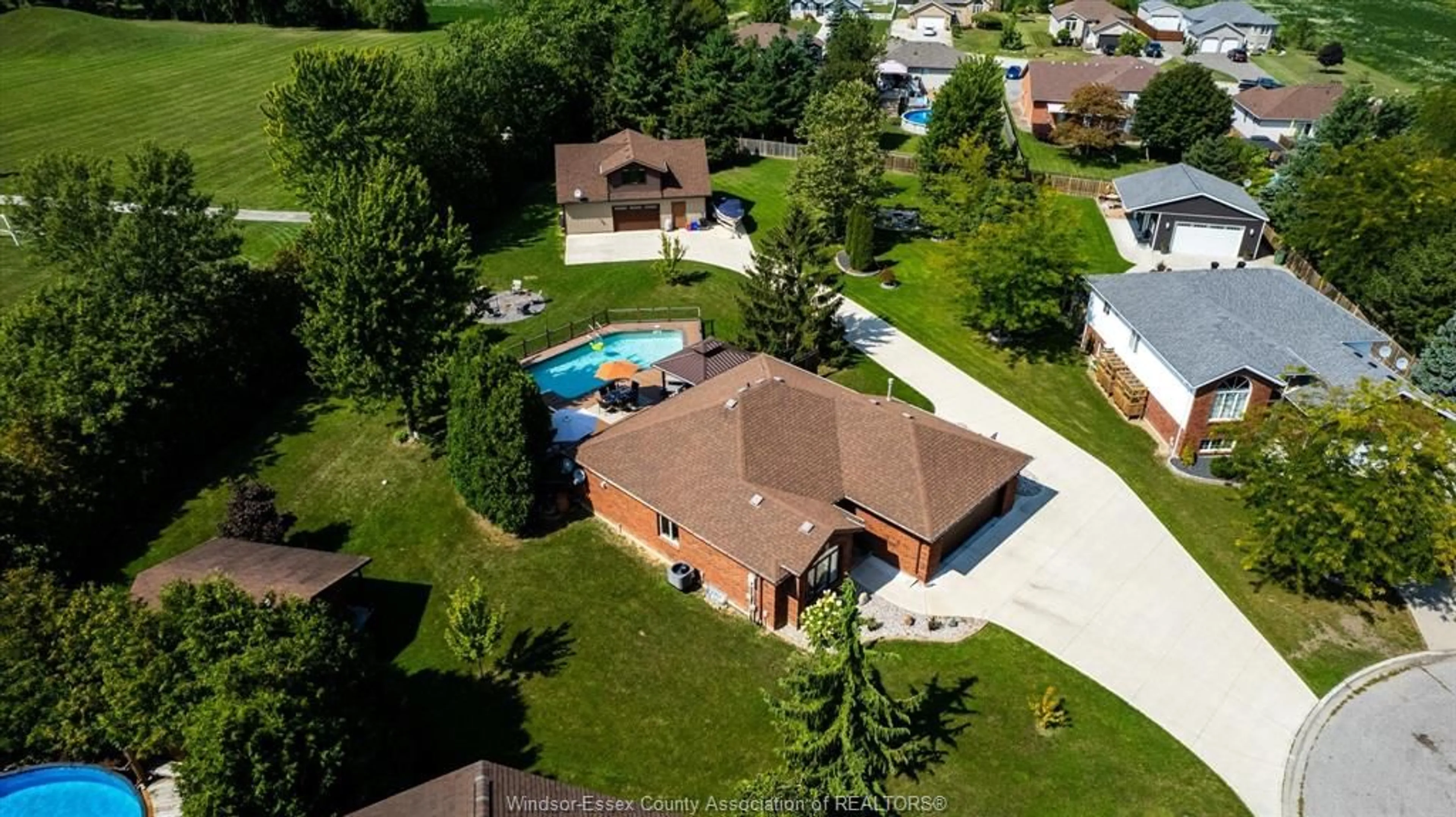 A pic from outside/outdoor area/front of a property/back of a property/a pic from drone, unknown for 113 BEACH Crt, Stoney Point Ontario N0R 1N0