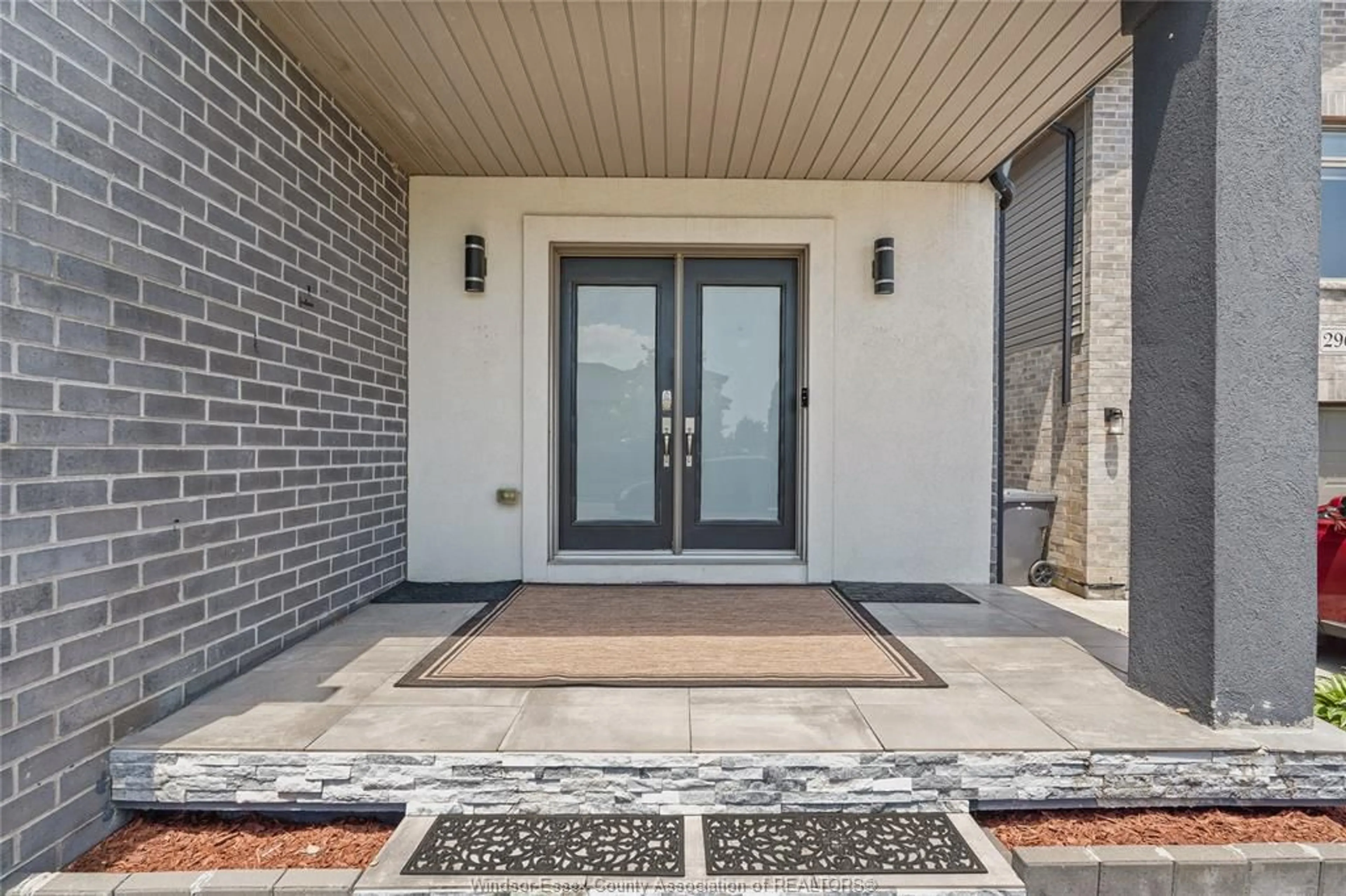 Indoor entryway for 2964 MCROBBIE Cres, Windsor Ontario N8R 0B1