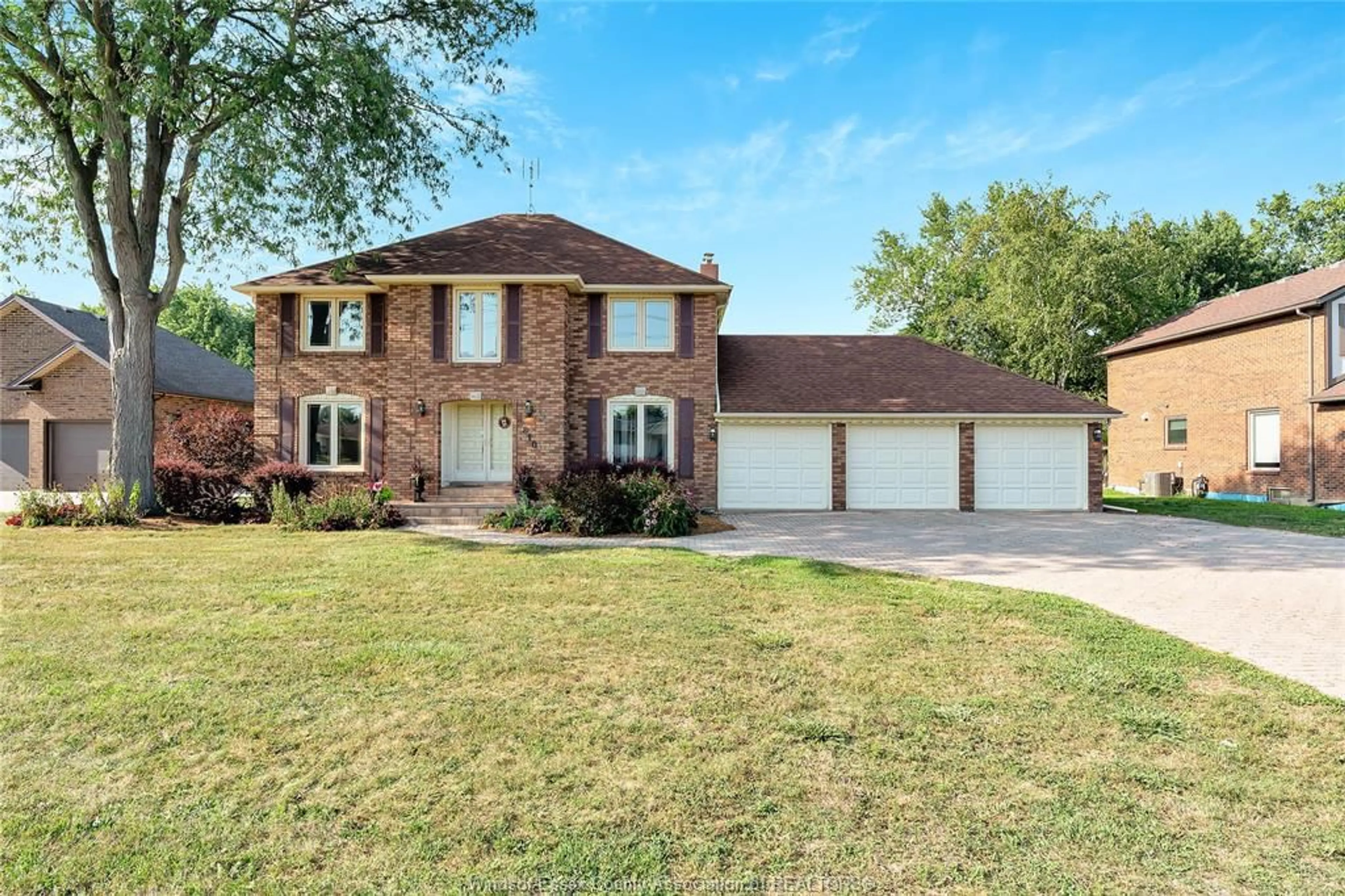 Home with brick exterior material, street for 2810 BOUFFARD, LaSalle Ontario N9H 1W5