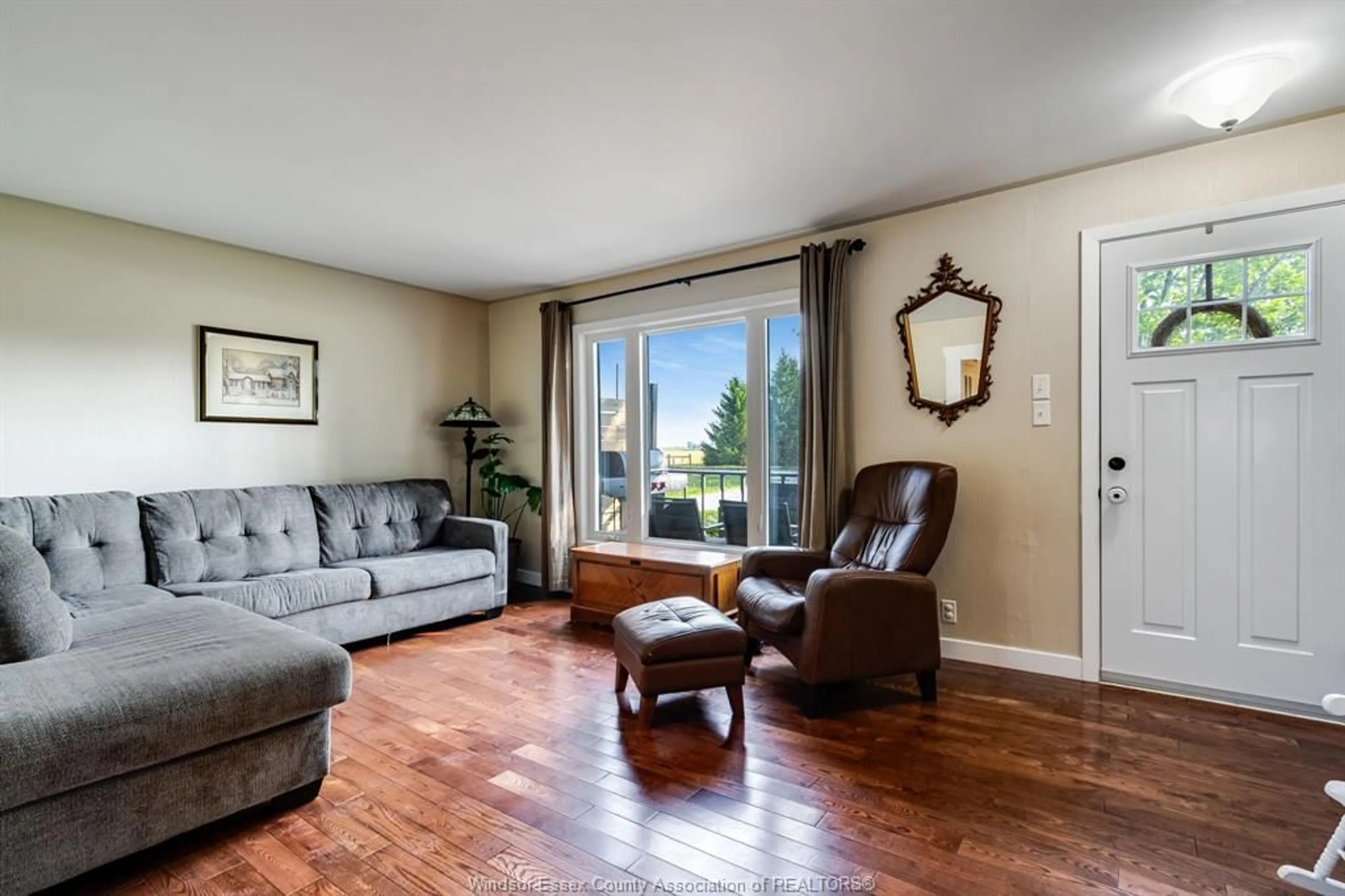 Living room with furniture, wood/laminate floor for 22644 MERLIN RD, Merlin Ontario N0P 1W0