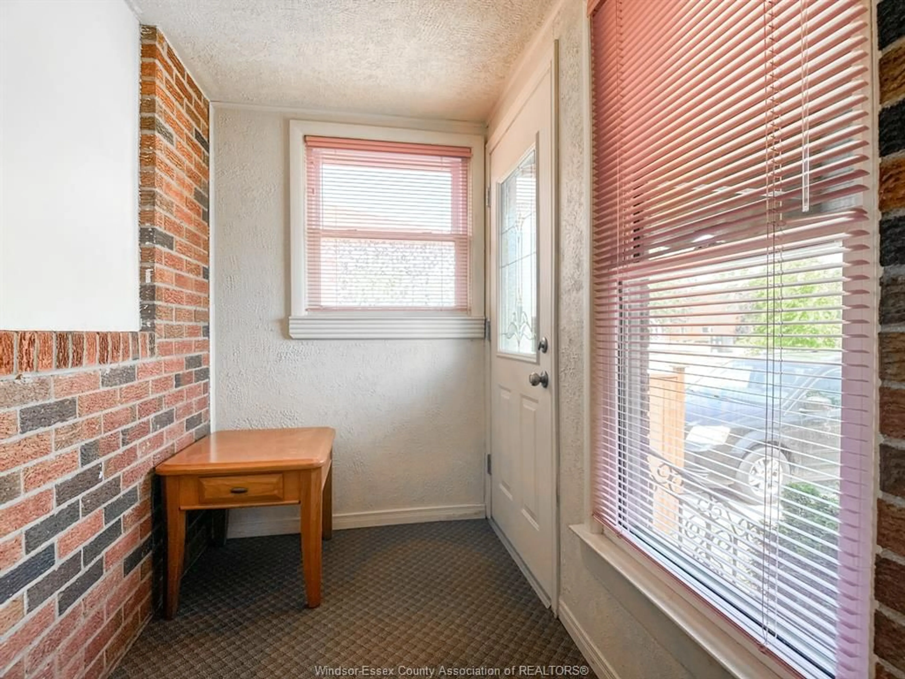 Indoor entryway for 1871 CHANDLER, Windsor Ontario N8W 4A2