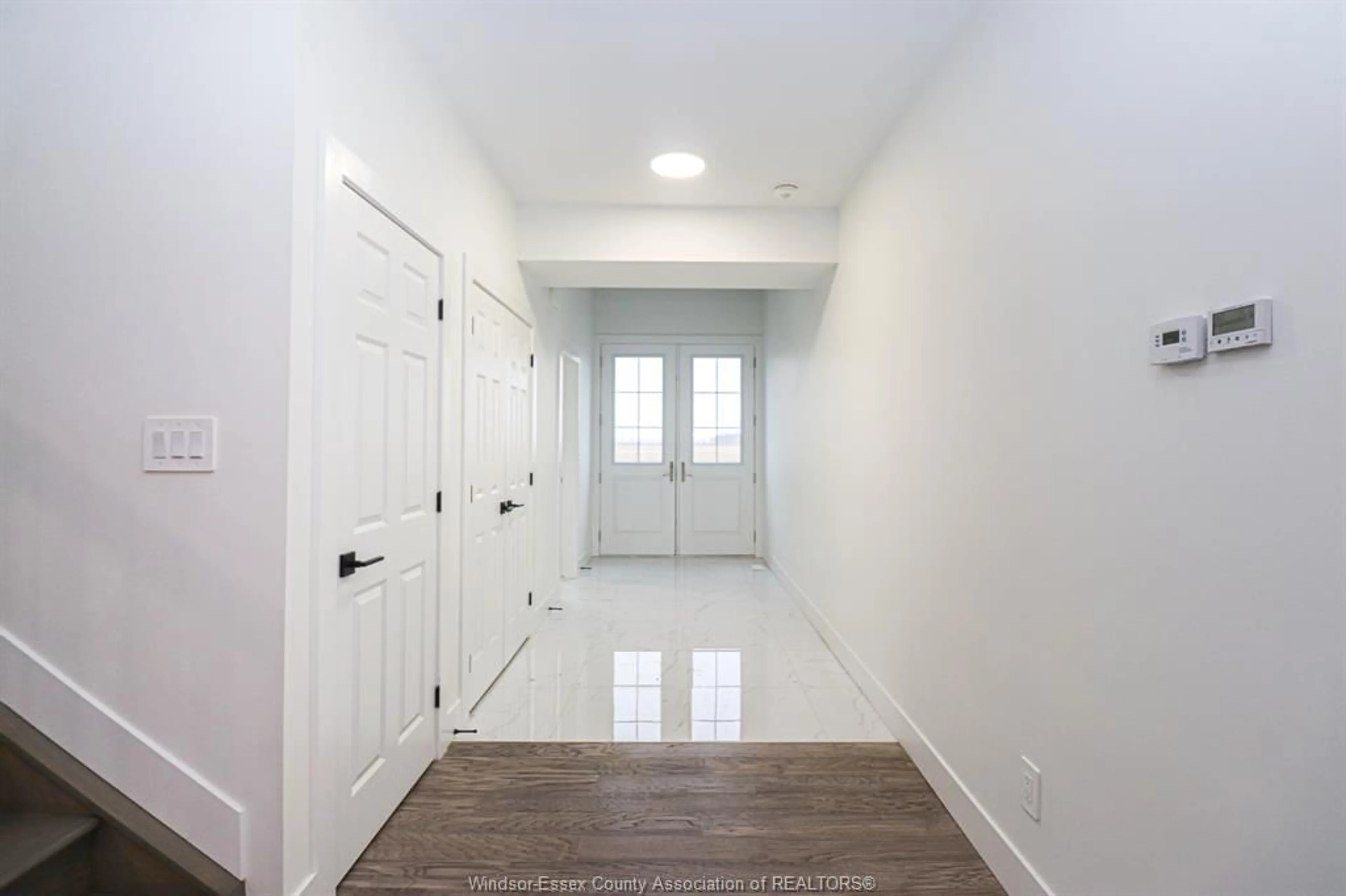 Indoor entryway for 2588 MAYFAIR, LaSalle Ontario N9J 2M6
