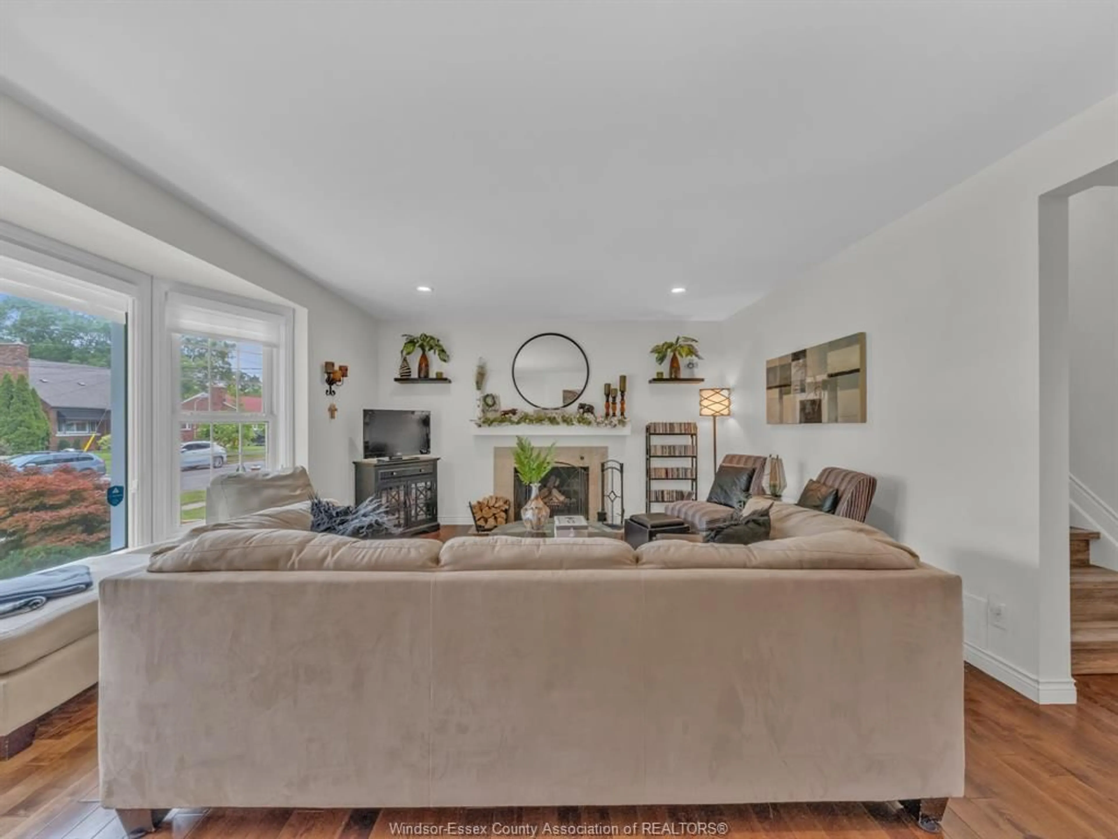 Living room with furniture, unknown for 4345 PLEASANT Pl, Windsor Ontario N8Y 2E9