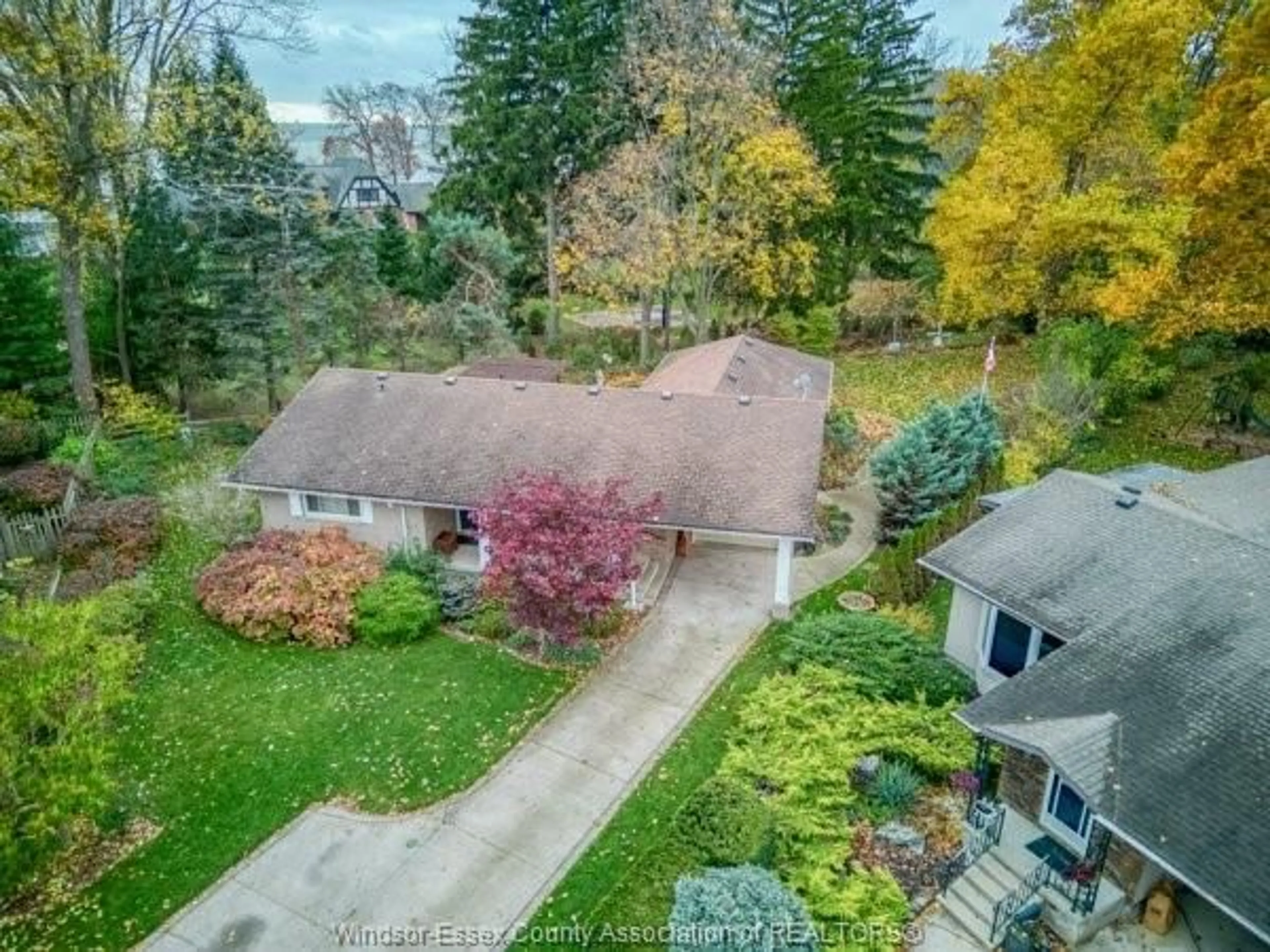 A pic from outside/outdoor area/front of a property/back of a property/a pic from drone, unknown for 331 BAYVIEW Cres, Kingsville Ontario N9Y 2J6