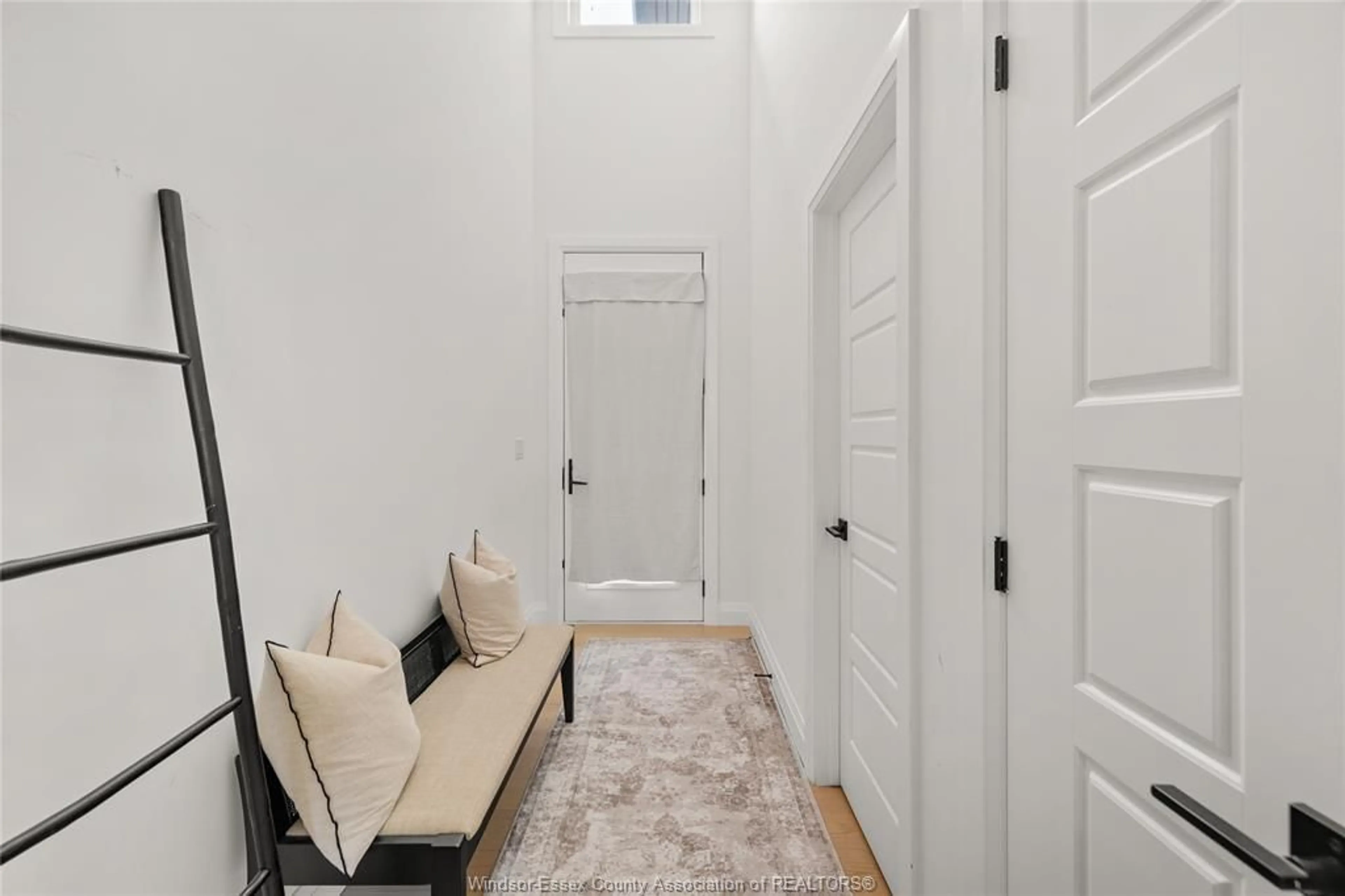 Indoor entryway for 3358 TULLIO, LaSalle Ontario N9H 1H3