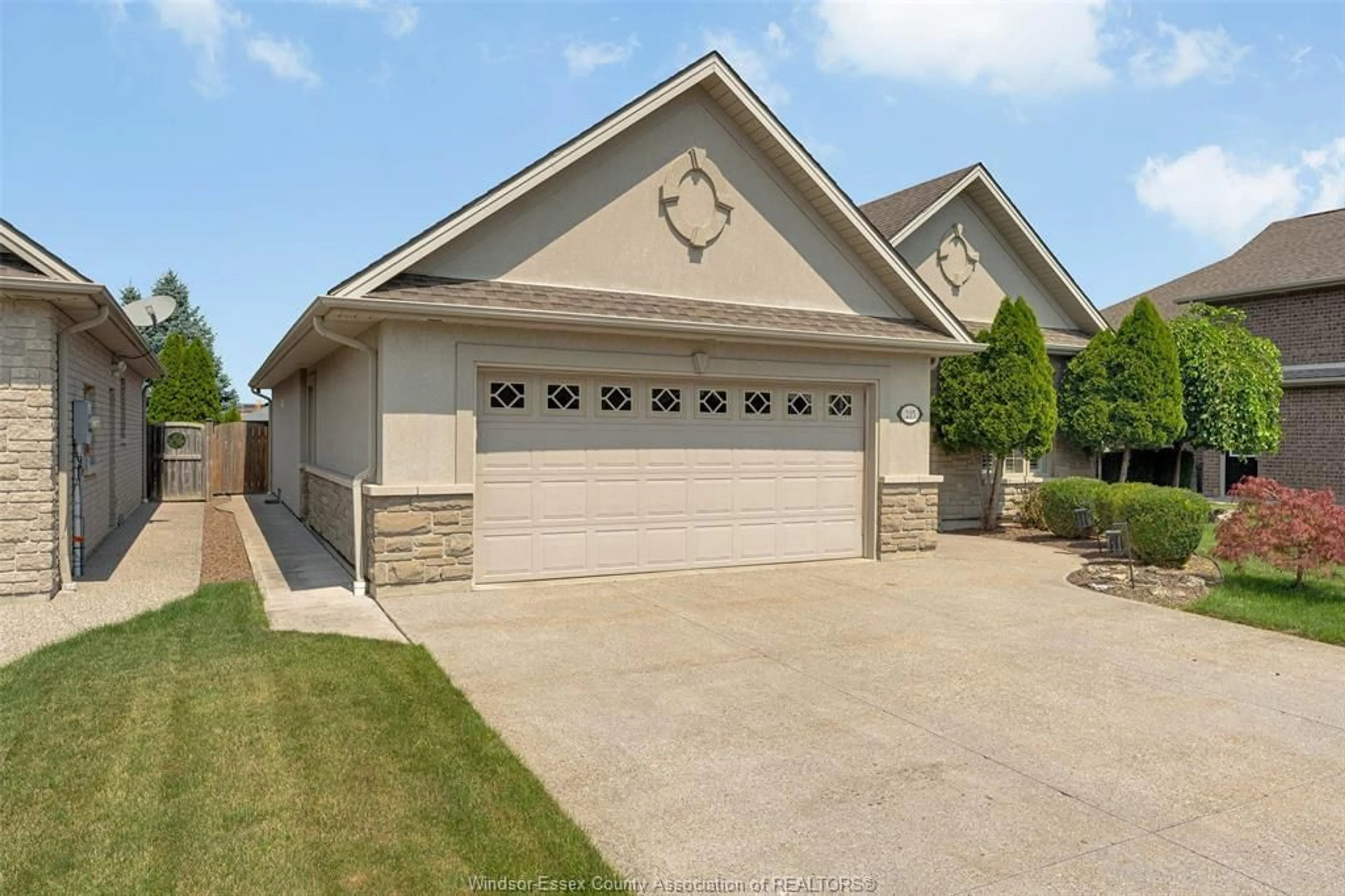 Indoor garage for 215 JOAN FLOOD Dr, Essex Ontario N8M 0A2
