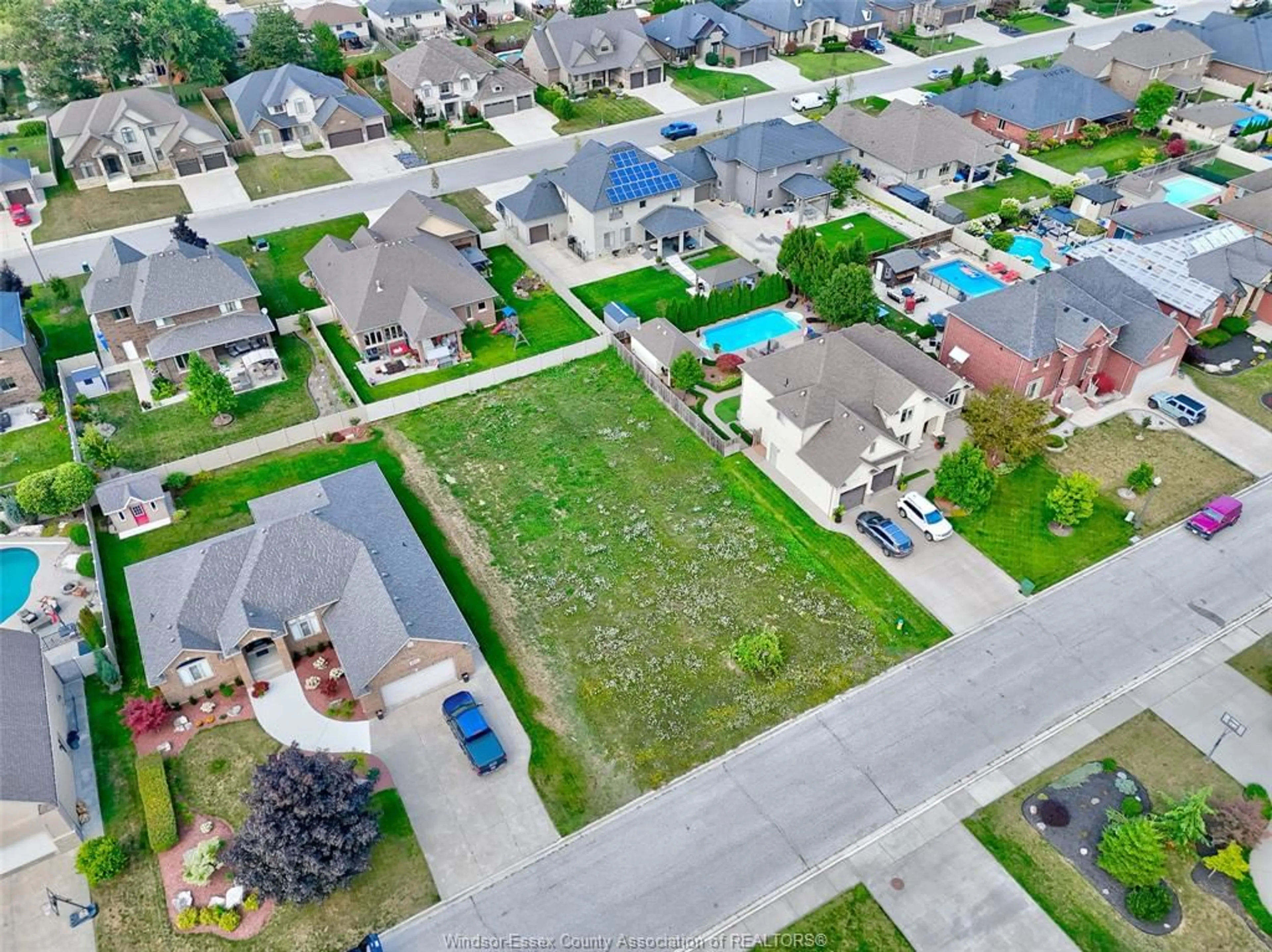 A pic from outside/outdoor area/front of a property/back of a property/a pic from drone, street for 1076 REGENCY Cres, Lakeshore Ontario N8L 0W1