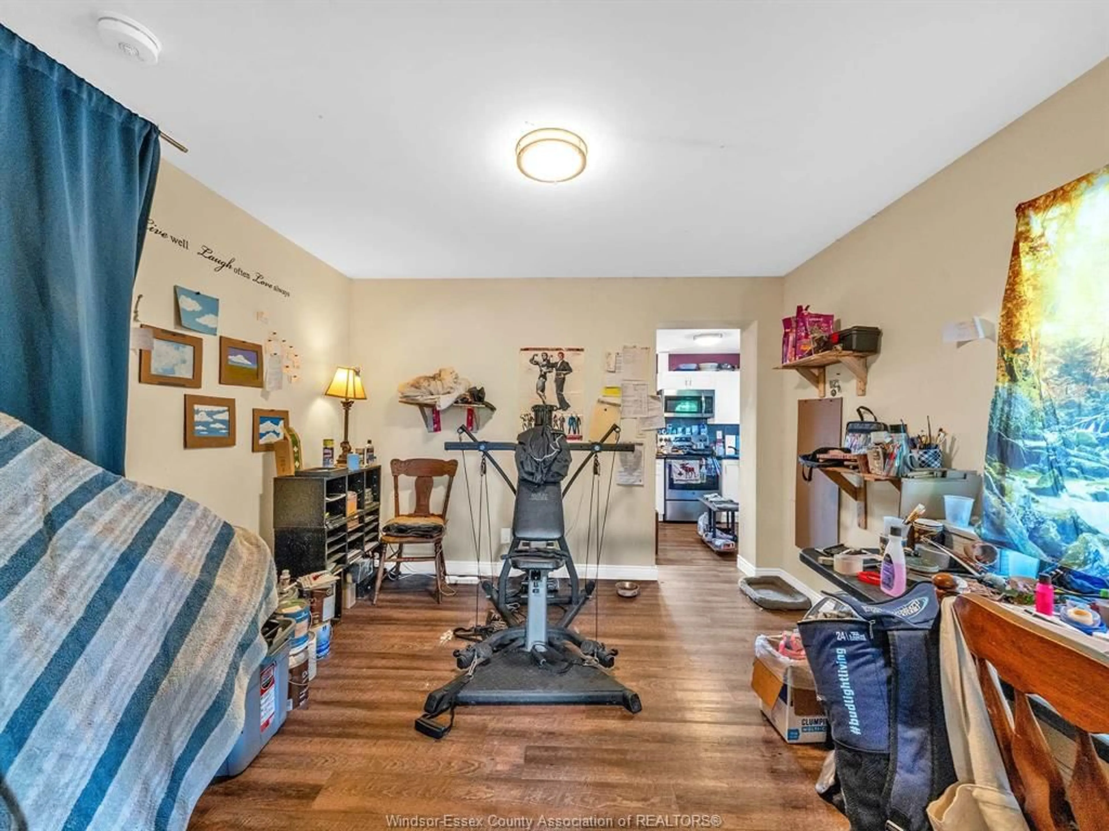 A pic of a room for 358 Tuscarora, Windsor Ontario N9A 3L7