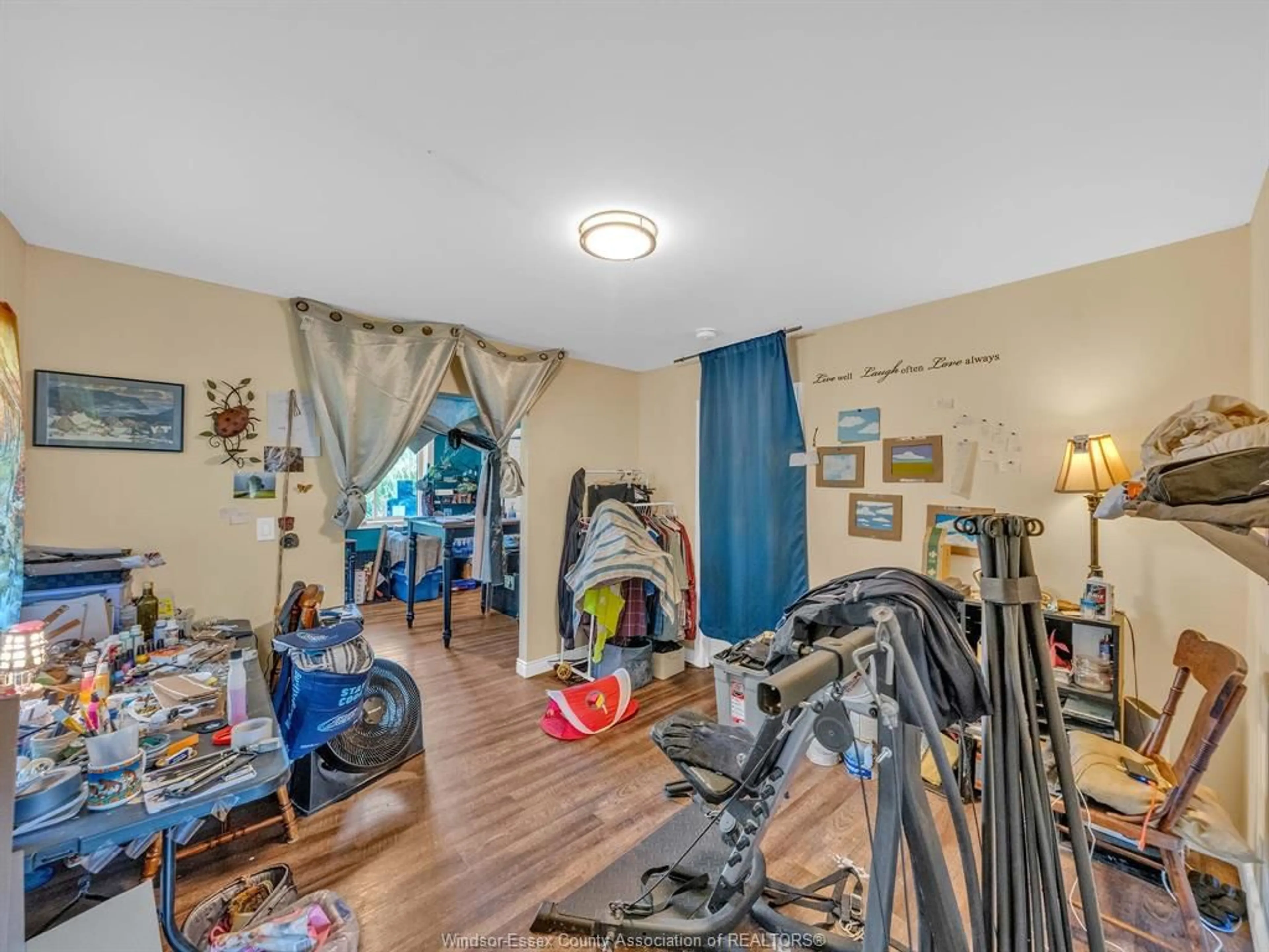 A pic of a room for 358 Tuscarora, Windsor Ontario N9A 3L7