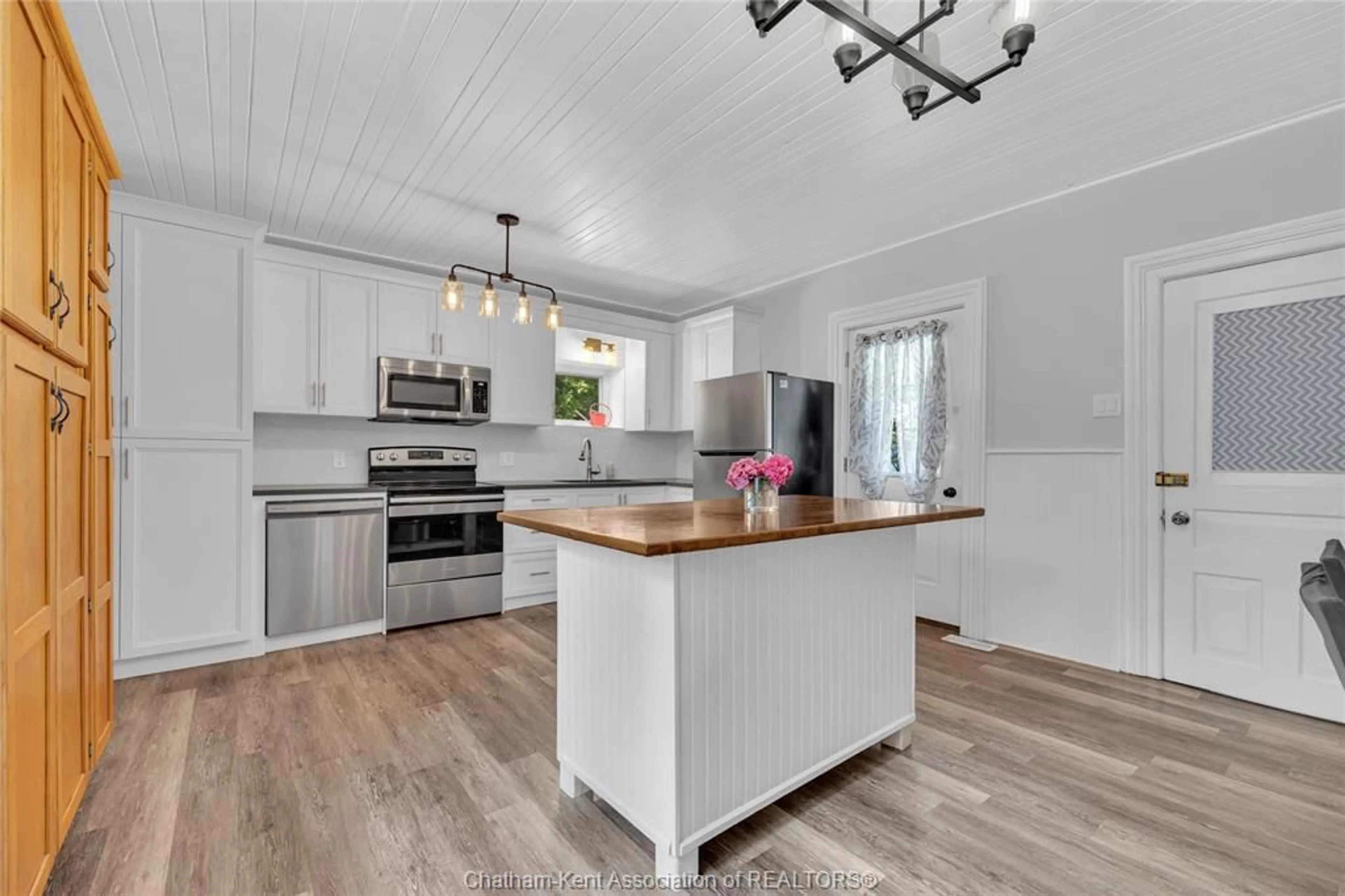 Open concept kitchen, unknown for 43 Hannibal St, Blenheim Ontario N0P 1A0