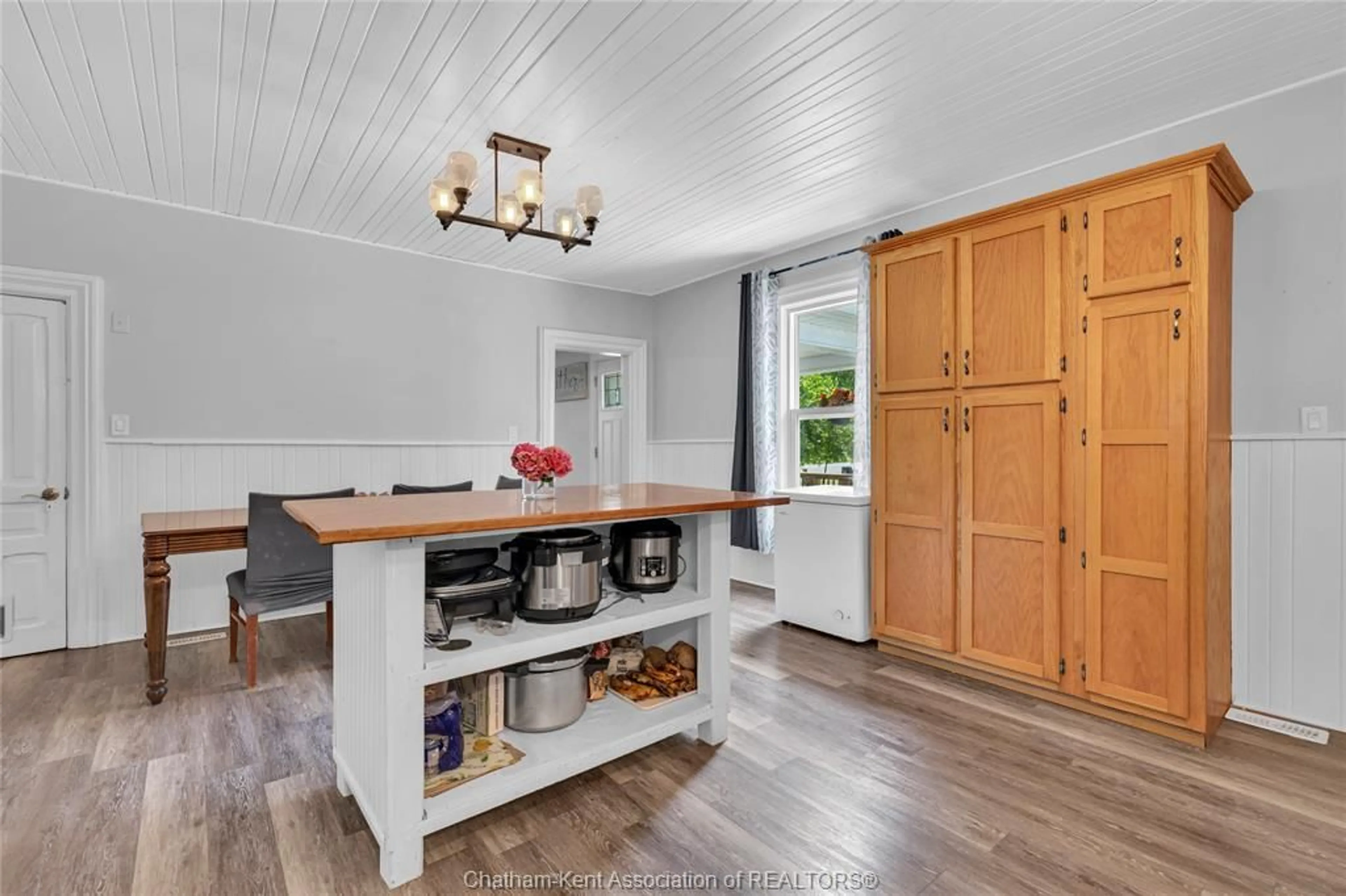 Open concept kitchen, unknown for 43 Hannibal St, Blenheim Ontario N0P 1A0