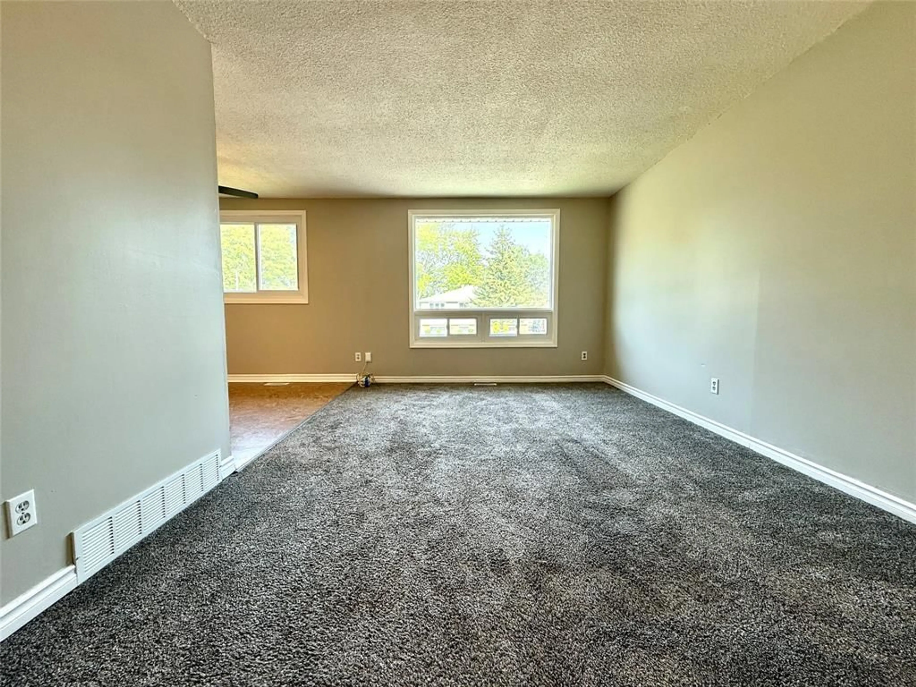 A pic of a room for 1135 OVERLEA Cres, Sarnia Ontario N7S 4E6