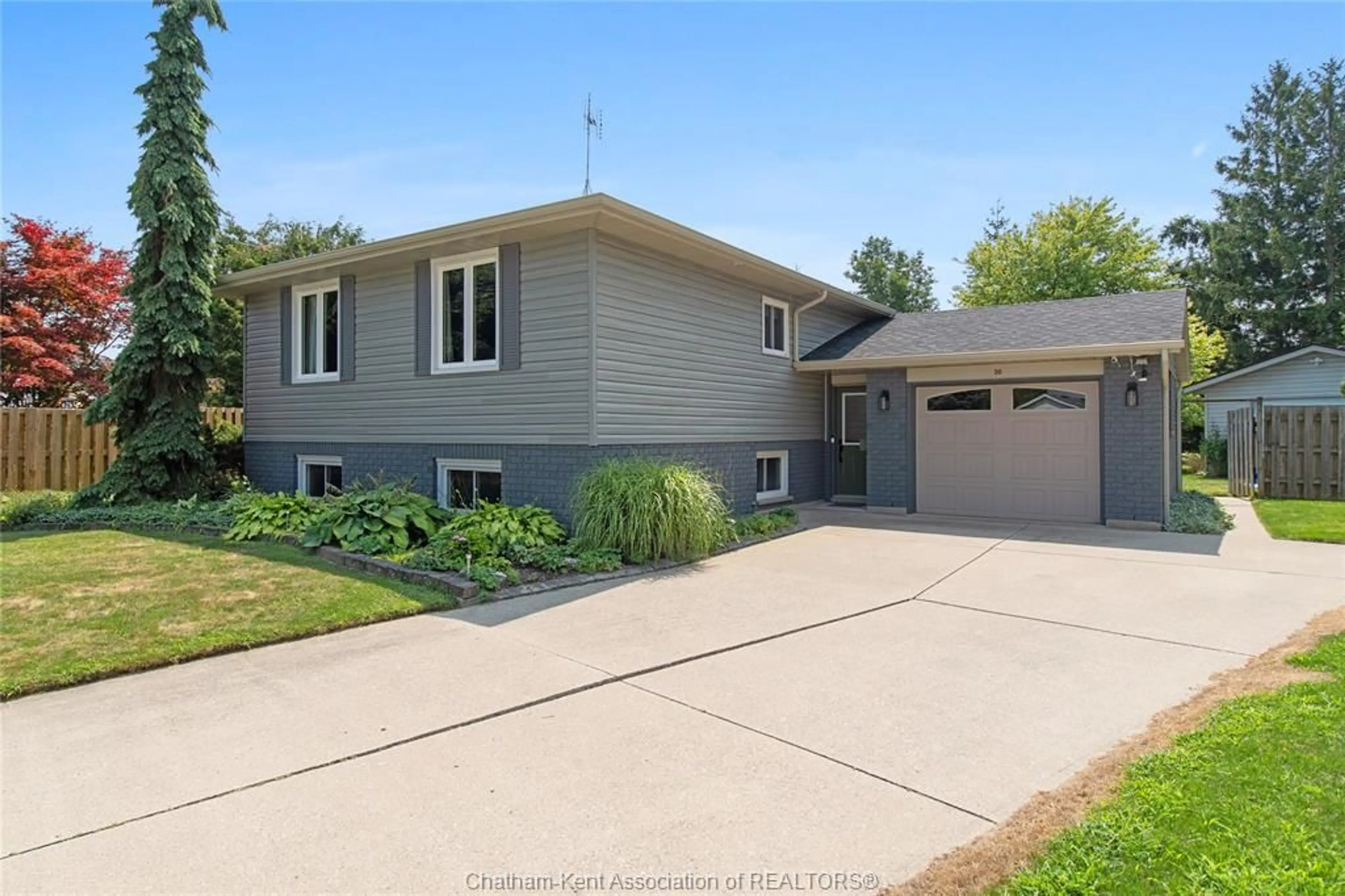 Home with vinyl exterior material, street for 20 Dejonge Pl, Chatham Ontario N7L 5H7