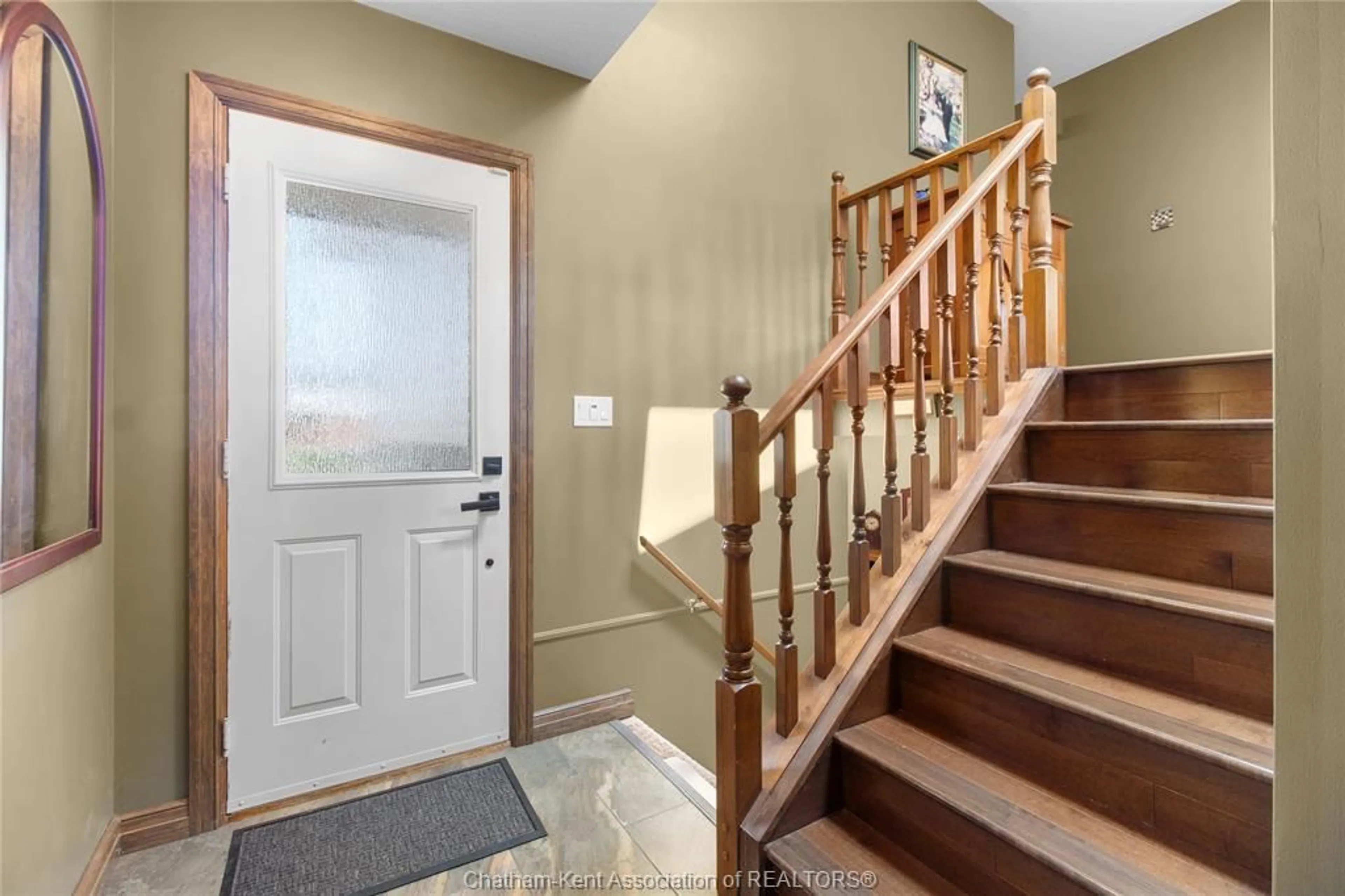 Indoor entryway for 20 Dejonge Pl, Chatham Ontario N7L 5H7