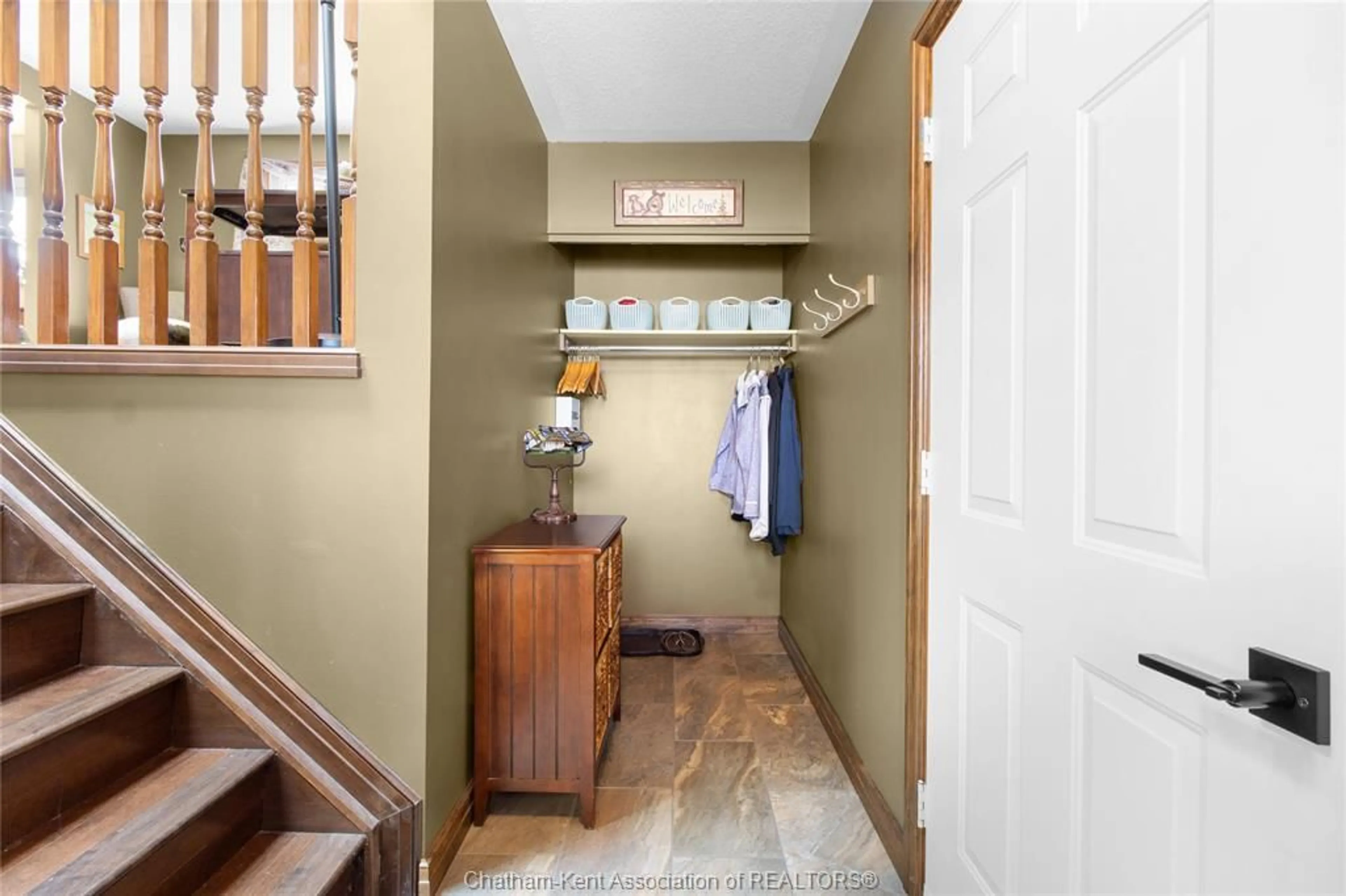 Indoor entryway for 20 Dejonge Pl, Chatham Ontario N7L 5H7
