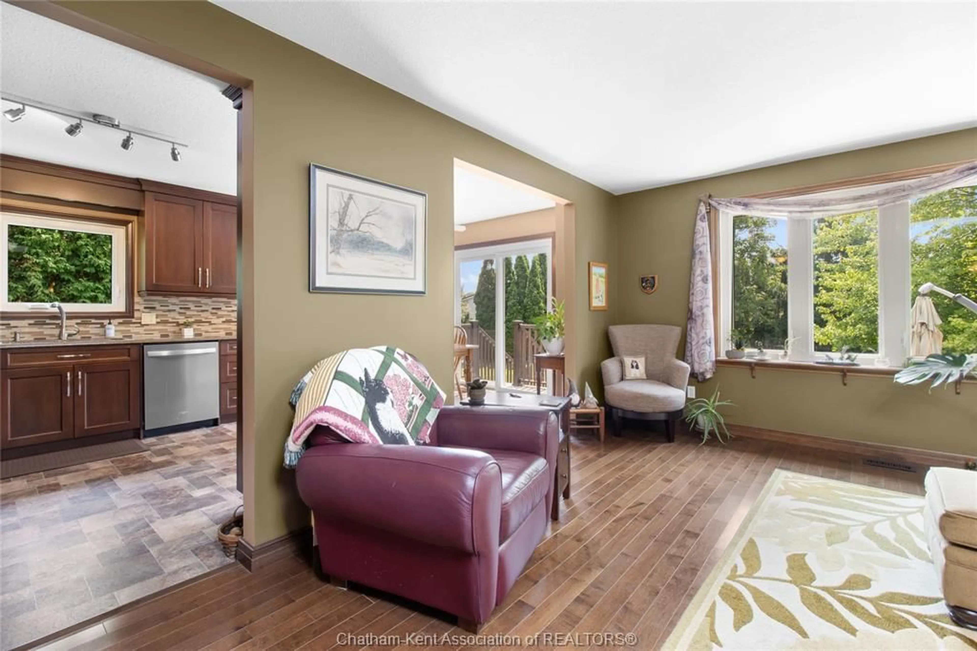 Living room with furniture, unknown for 20 Dejonge Pl, Chatham Ontario N7L 5H7