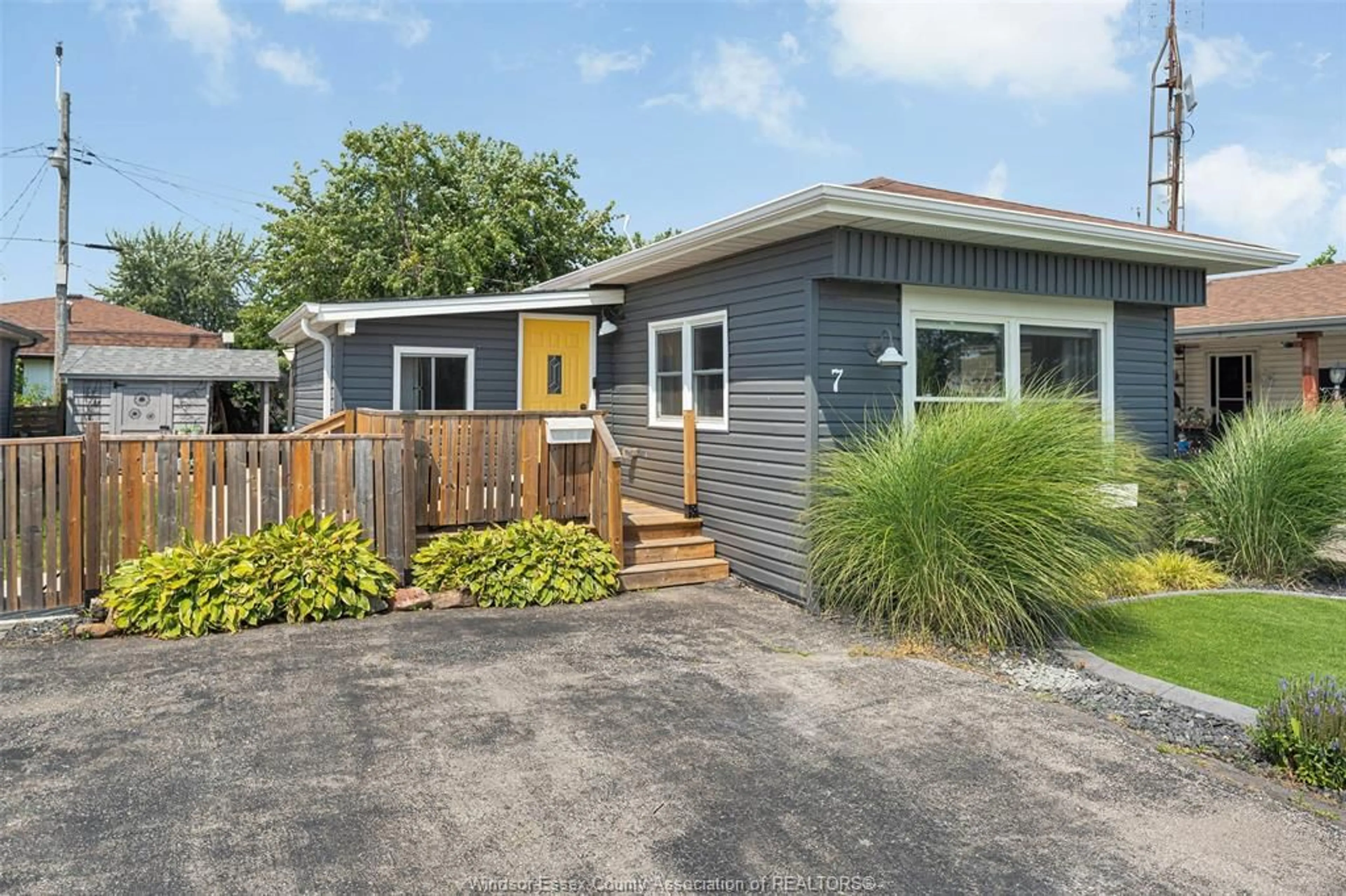 Home with vinyl exterior material, street for 7 LINDA, Lakeshore Ontario N8N 2P4