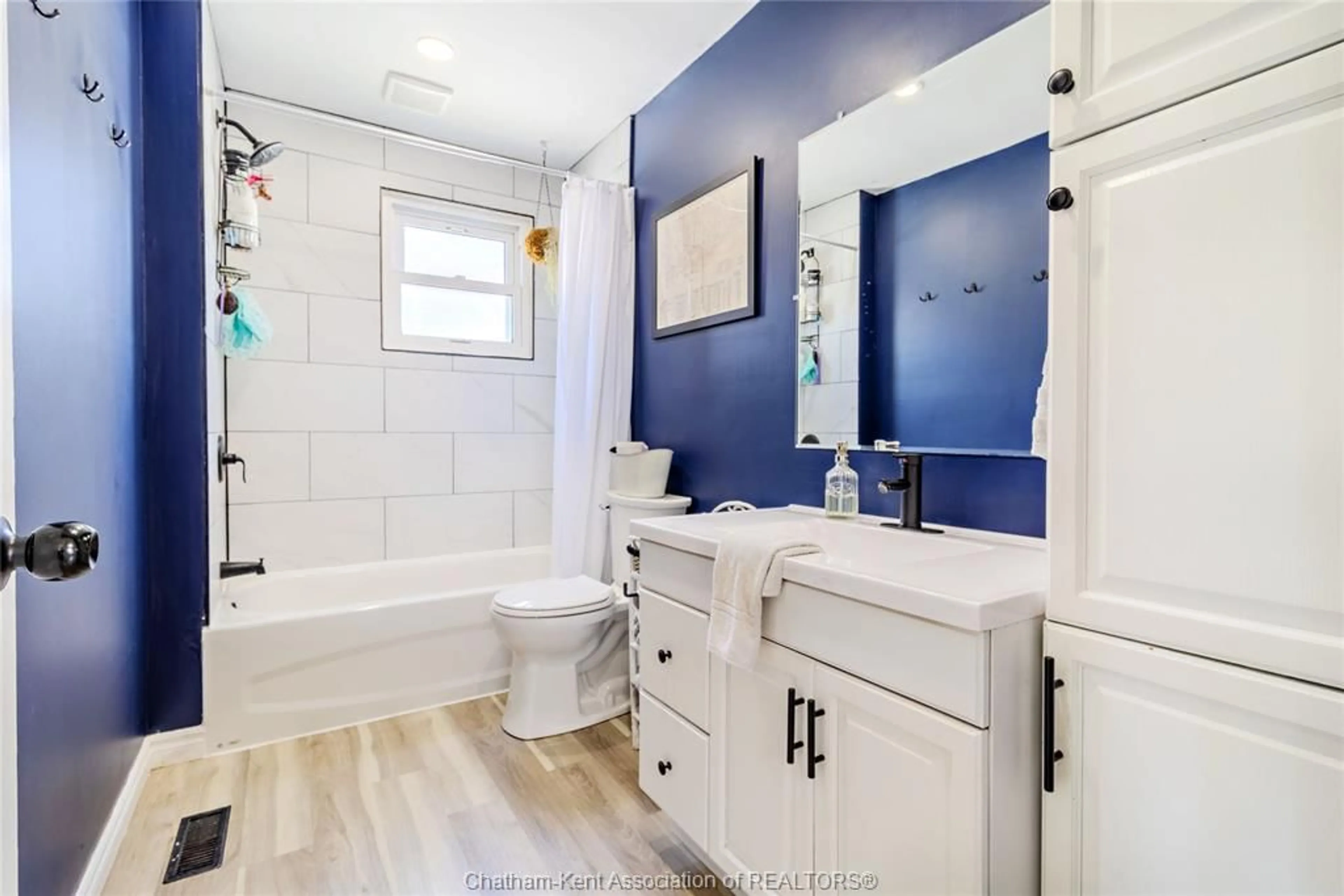 Contemporary bathroom, ceramic/tile floor for 125 EDGAR St, Chatham Ontario N7M 1V6