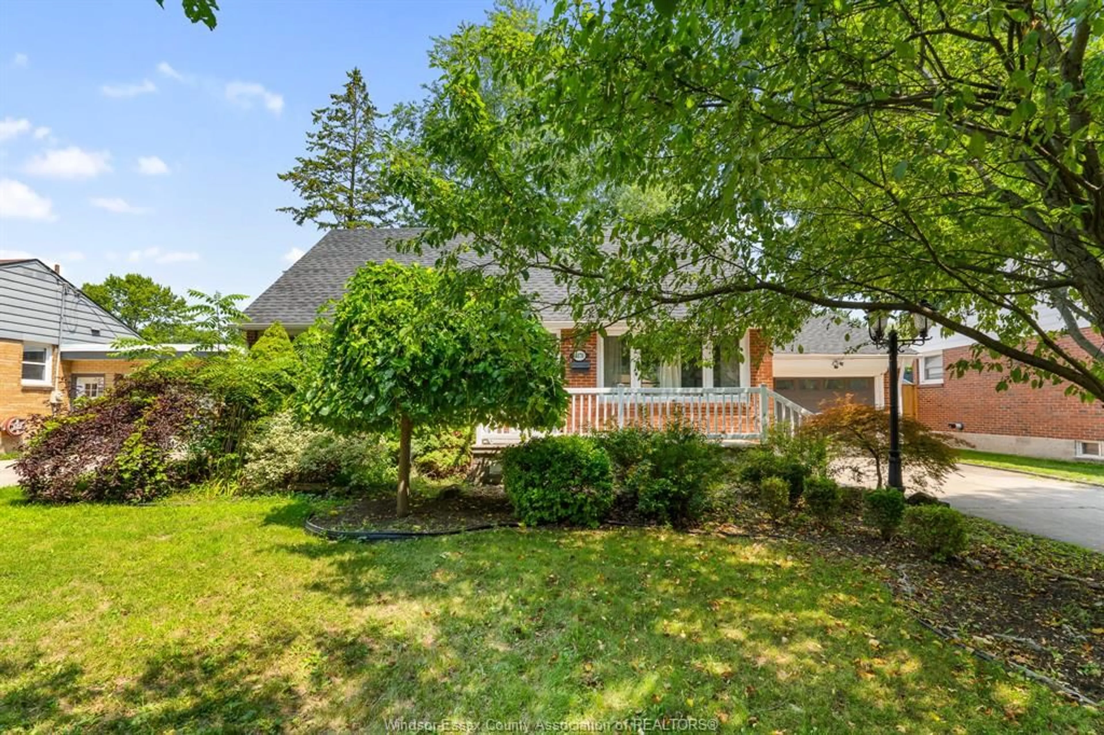 A pic from outside/outdoor area/front of a property/back of a property/a pic from drone, street for 3070 DANDURAND, Windsor Ontario N9E 2E6