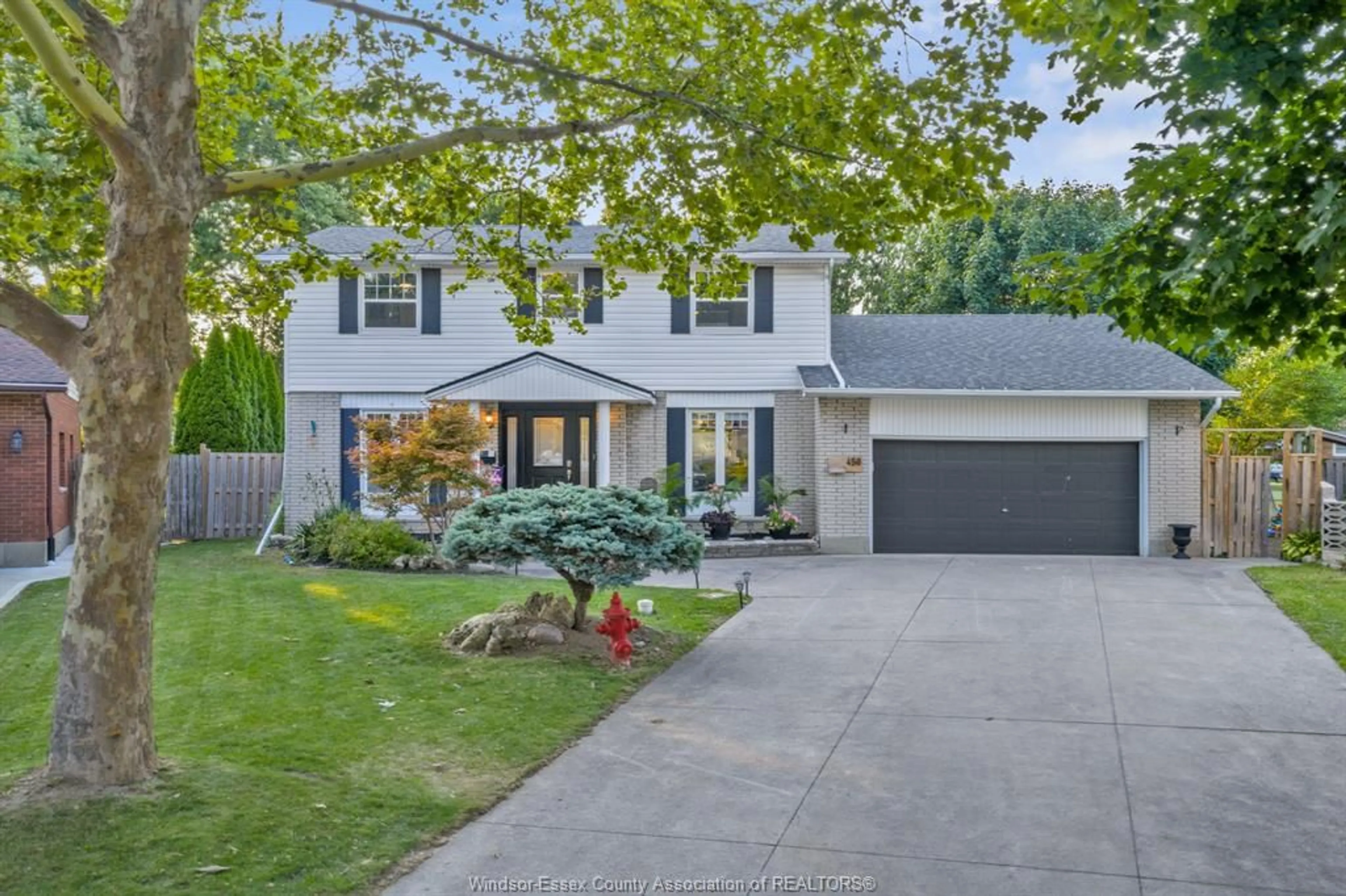 Home with vinyl exterior material, street for 450 POPLAR, Amherstburg Ontario N9V 3C4