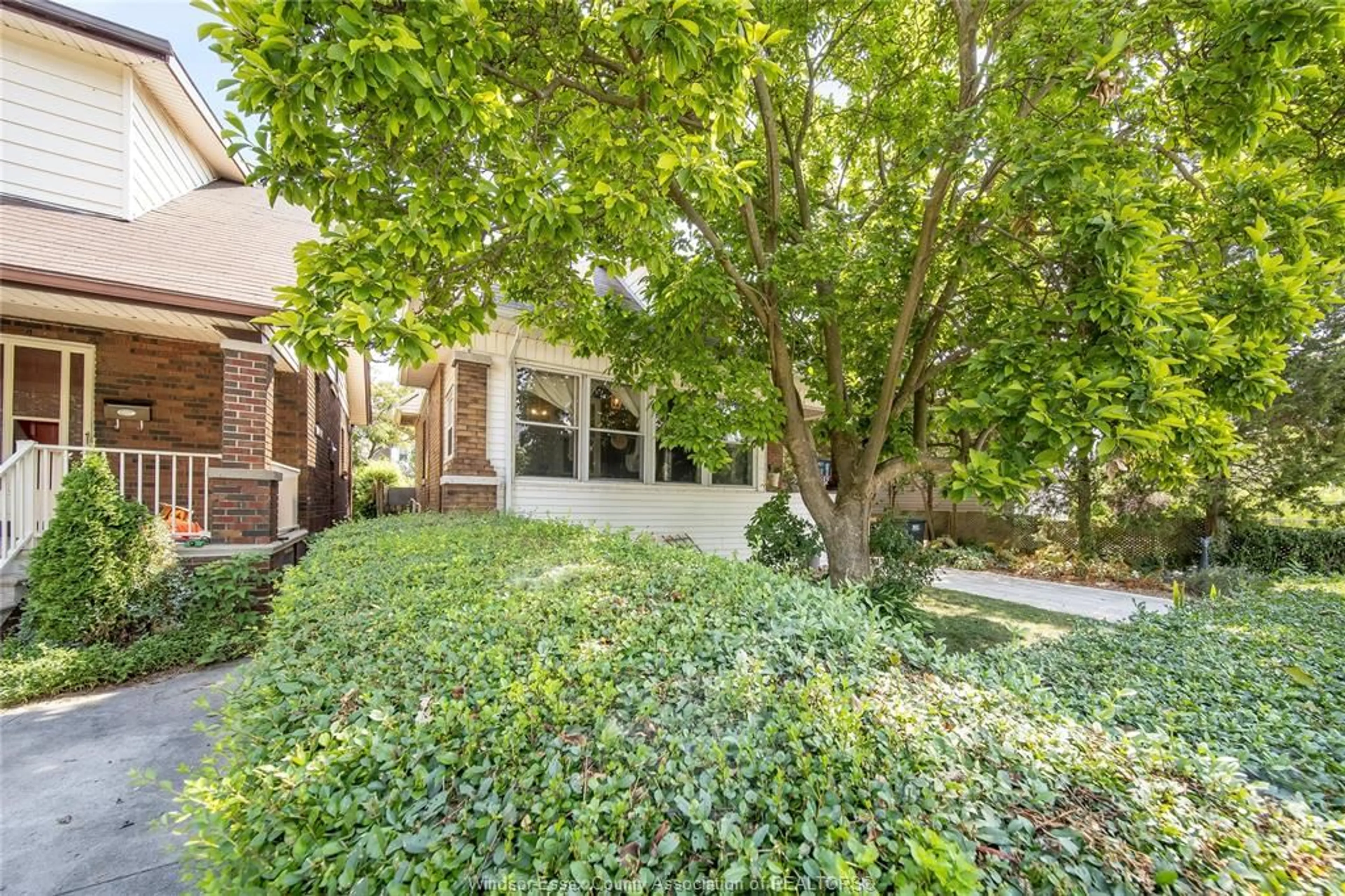 Patio, street for 1080 LAWRENCE, Windsor Ontario N8Y 3Z8