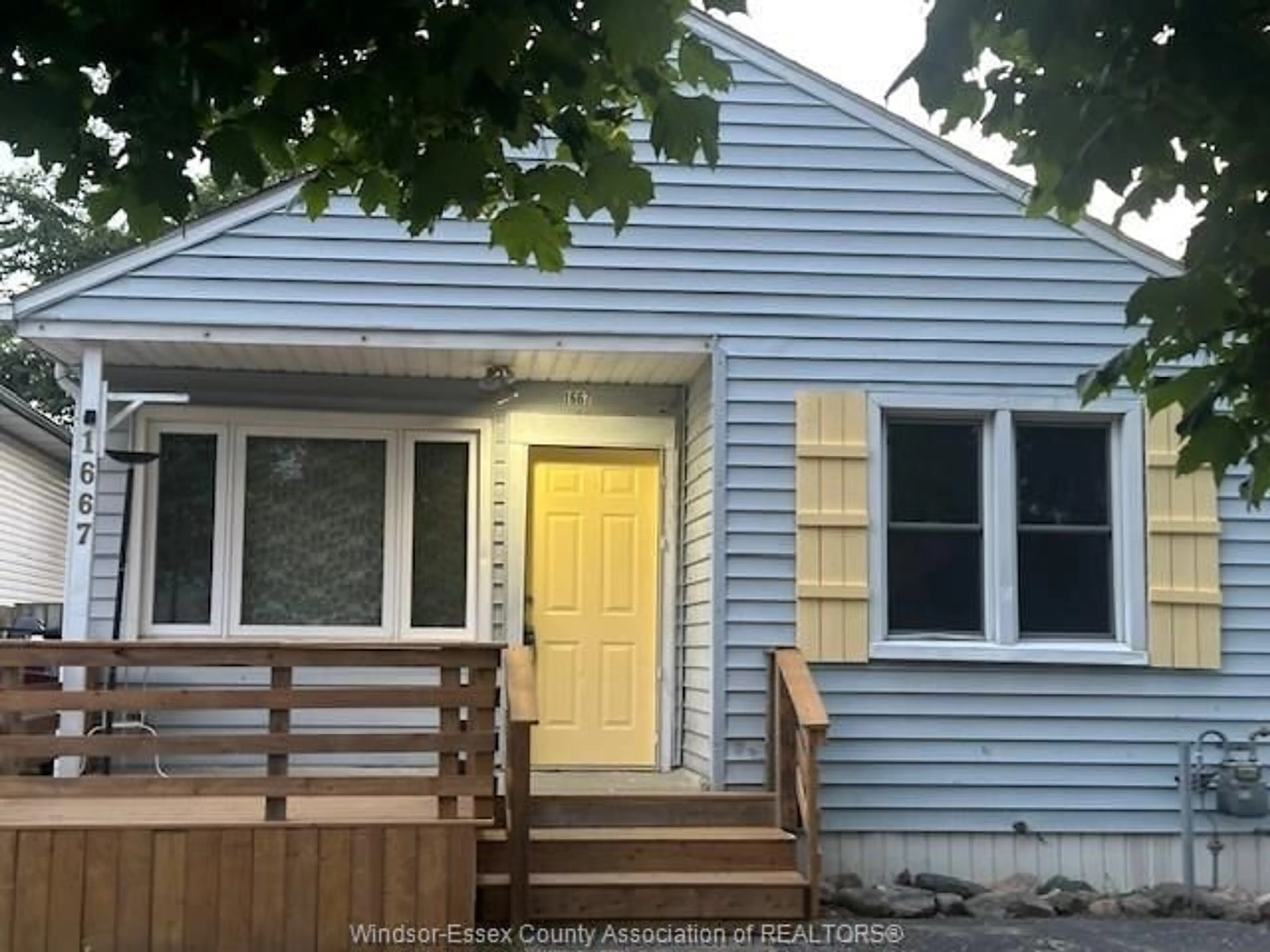 Home with vinyl exterior material, street for 1667 FORD, Windsor Ontario N8T 2L9