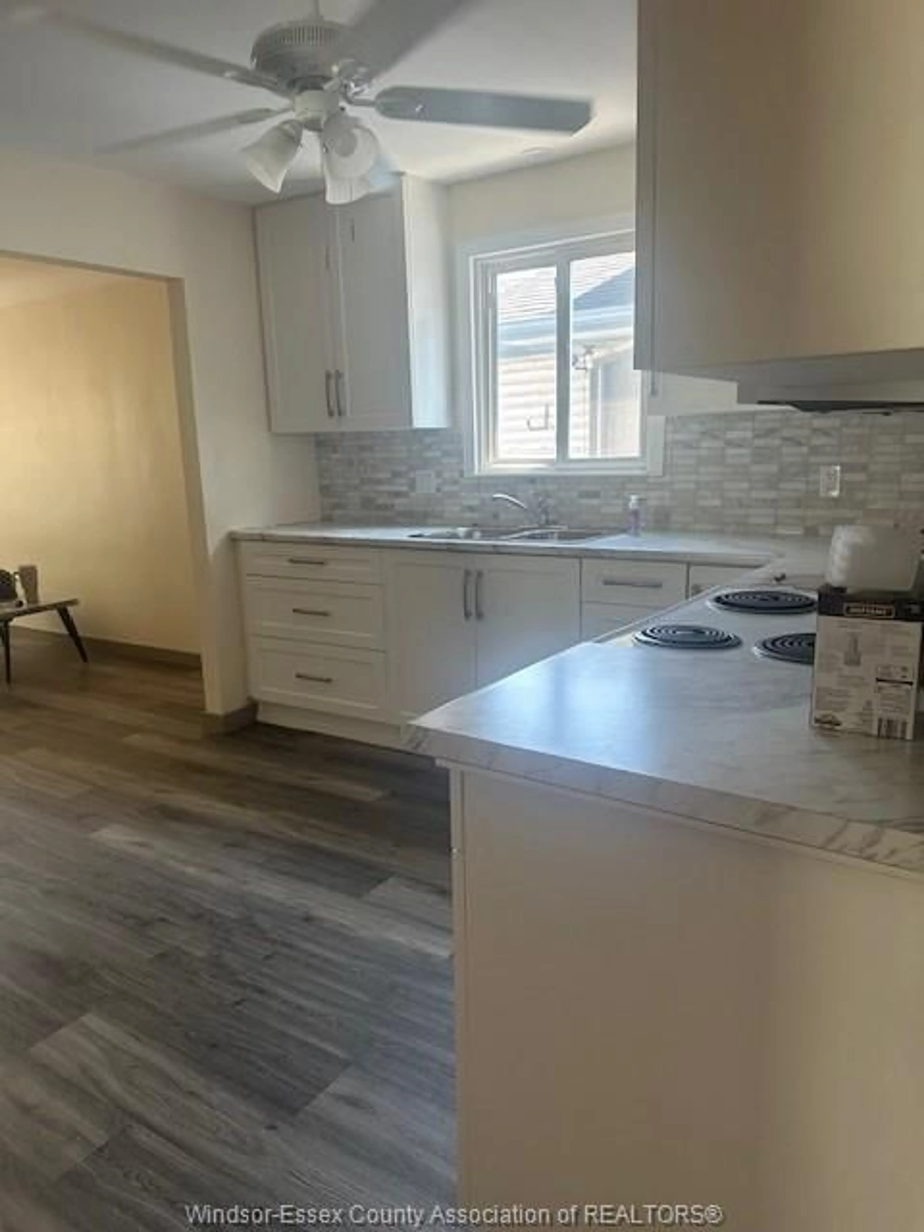 Standard kitchen, wood/laminate floor for 1667 FORD, Windsor Ontario N8T 2L9
