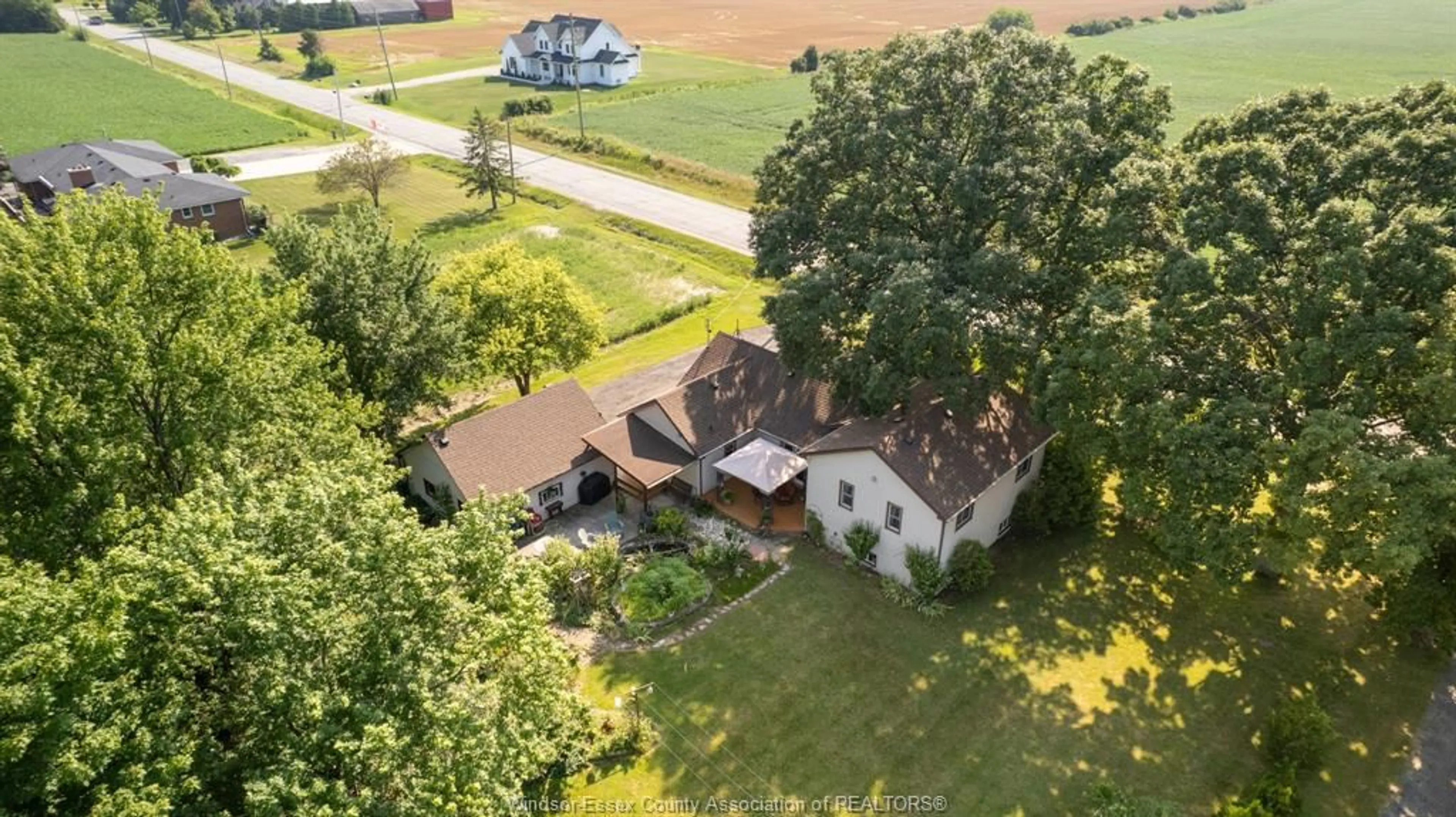 A pic from outside/outdoor area/front of a property/back of a property/a pic from drone, unknown for 3389 3RD CONCESSION, Amherstburg Ontario N9V 2Y9