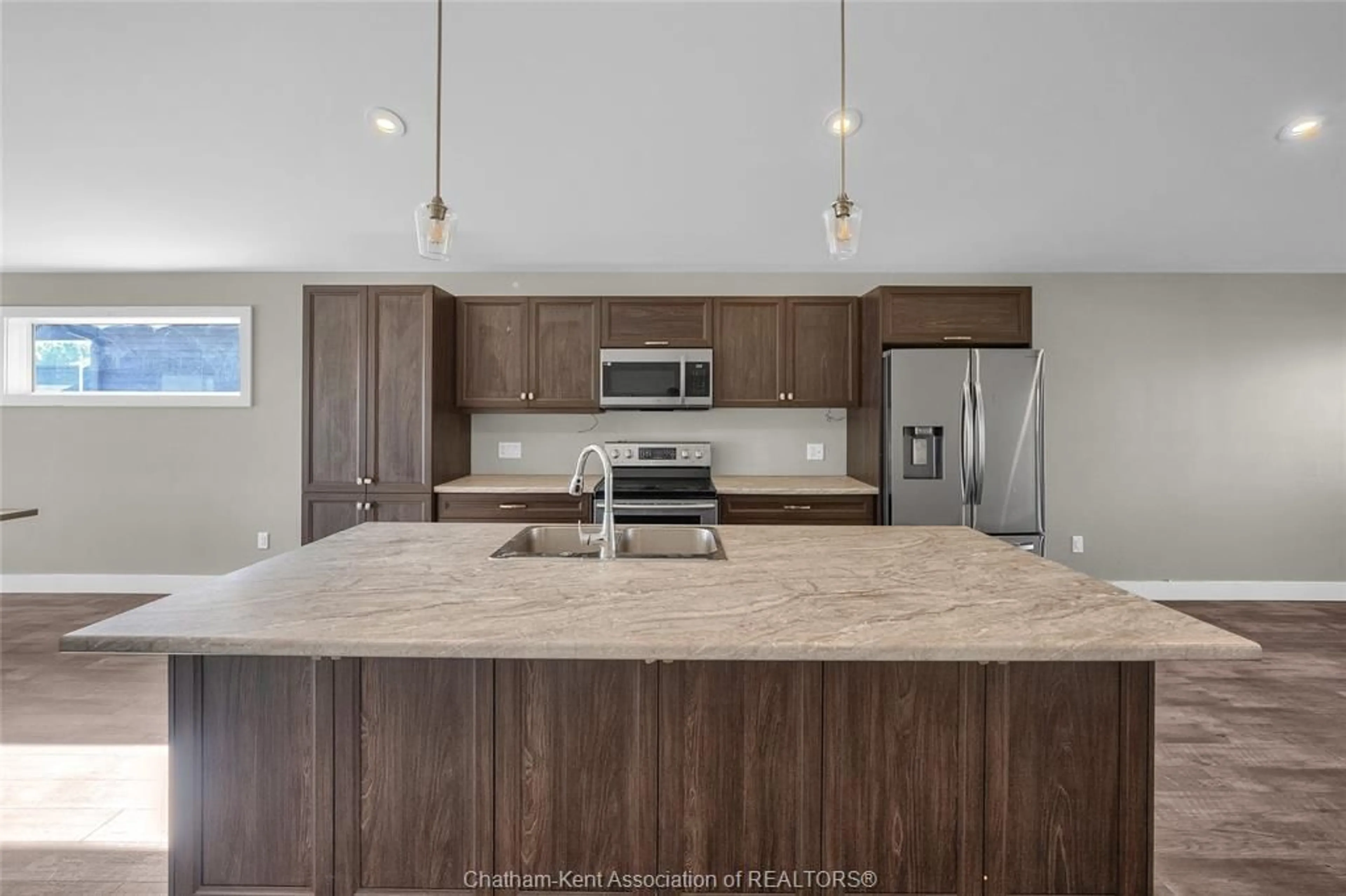 Open concept kitchen, unknown for 106 Ironwood Trail, Chatham Ontario N7M 0T3