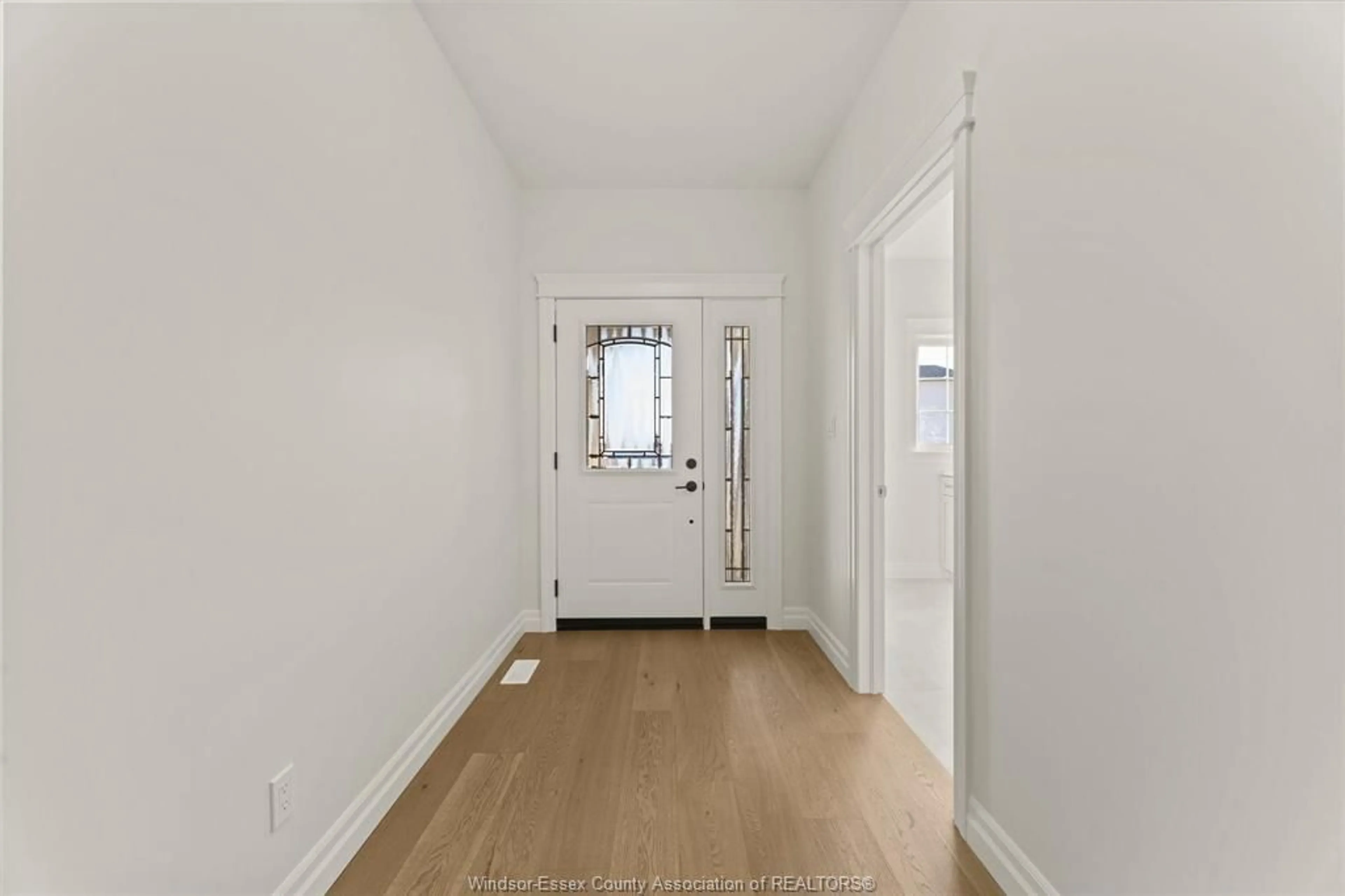 Indoor entryway for 3285 TULLIO Dr, LaSalle Ontario N9H 1H3