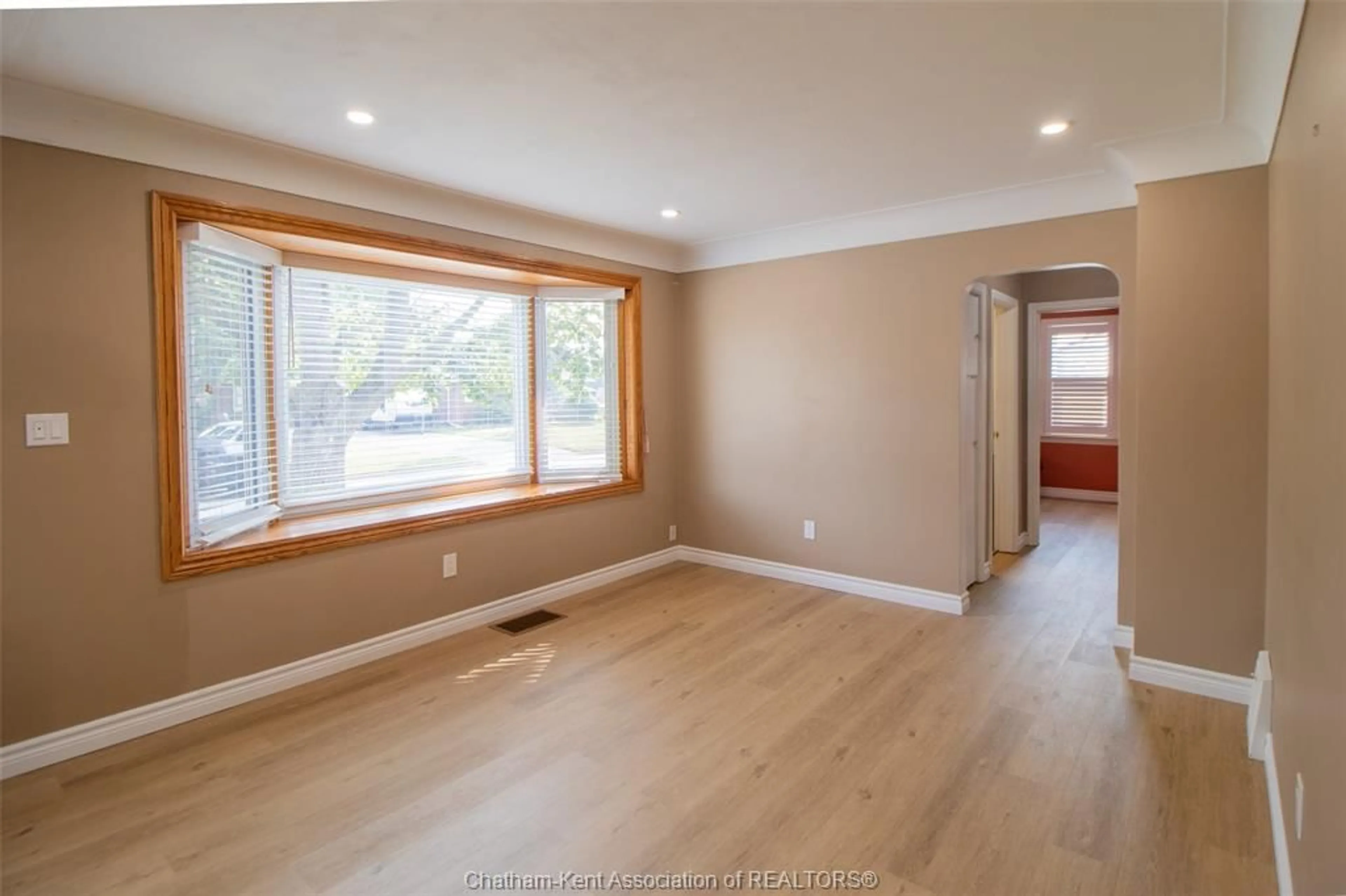 A pic of a room for 32 Simonton Dr, Chatham Ontario N7M 5C6