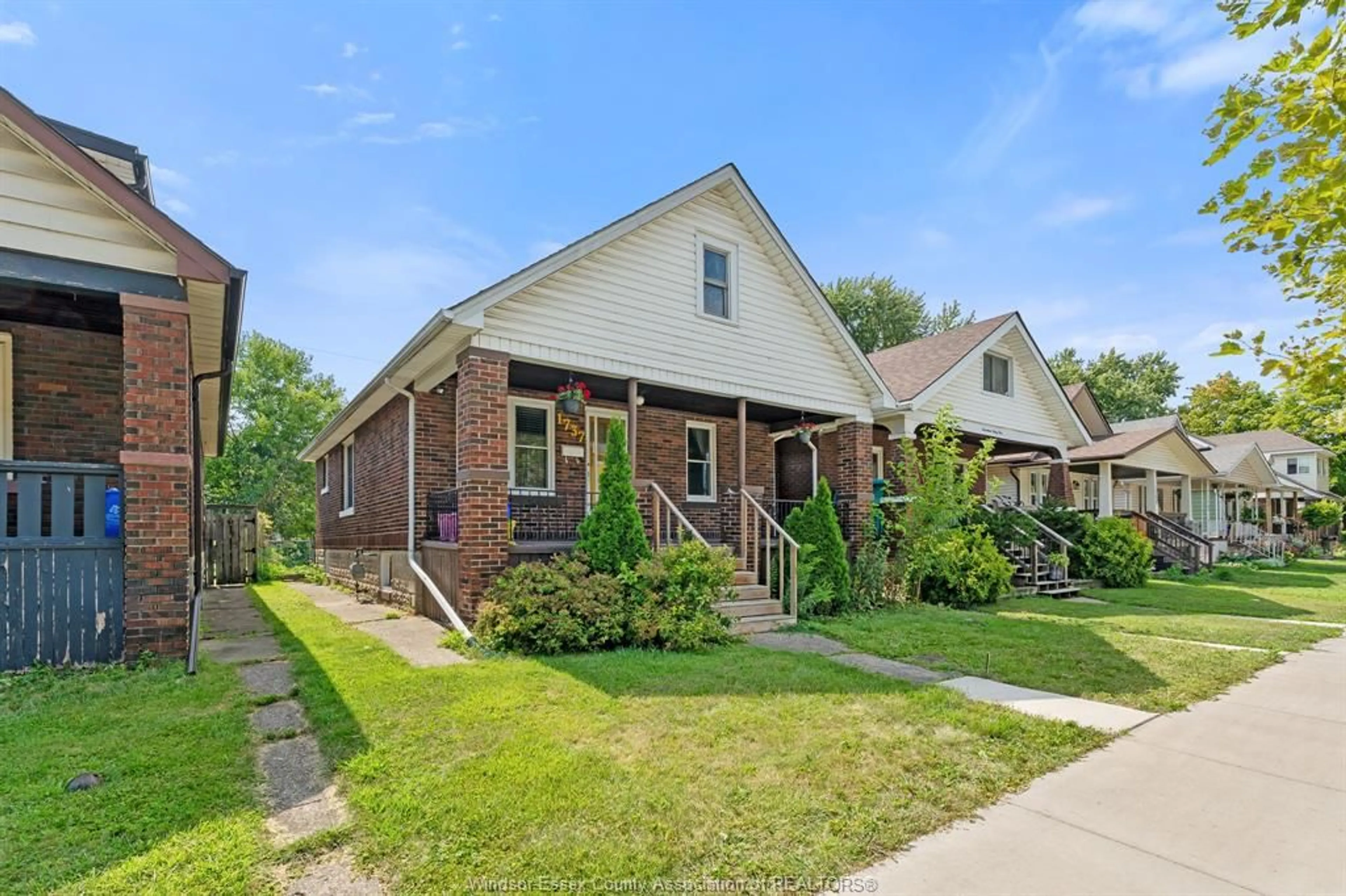 Home with brick exterior material, street for 1737 LINCOLN RD, Windsor Ontario N8W 2P6