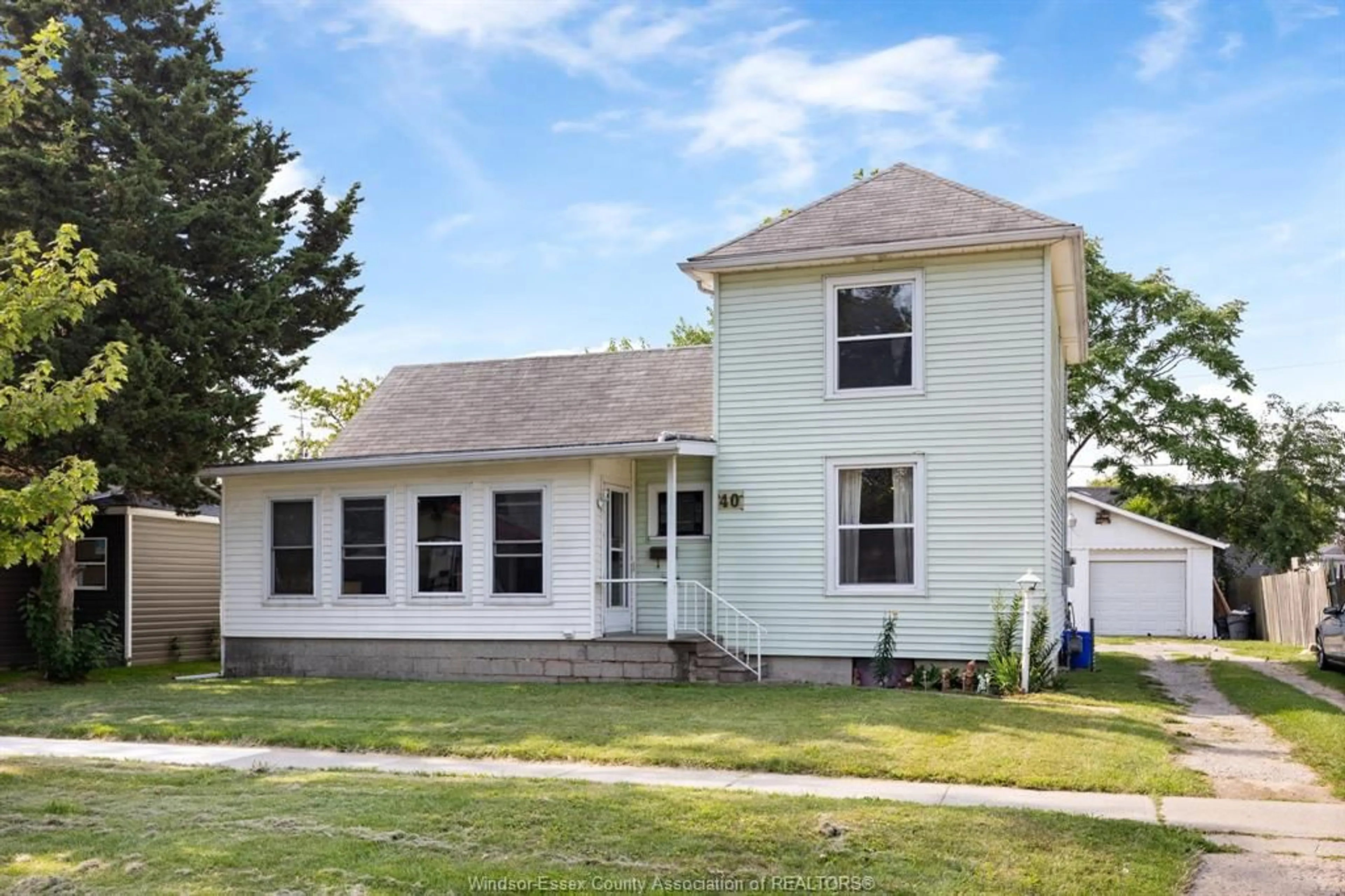 Home with vinyl exterior material, street for 40 ORANGE St, Leamington Ontario N8H 1P7