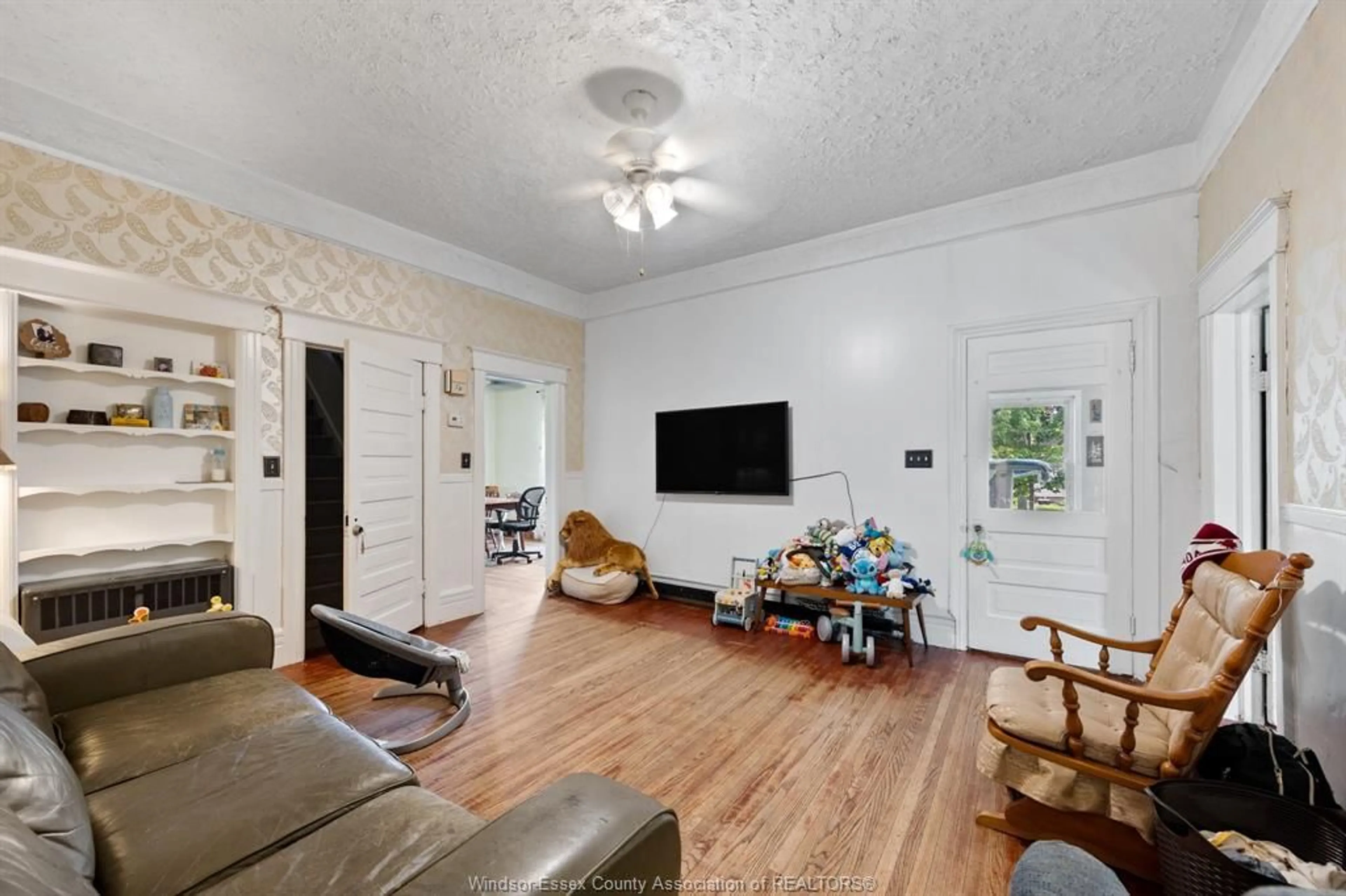 Living room with furniture, unknown for 40 ORANGE St, Leamington Ontario N8H 1P7