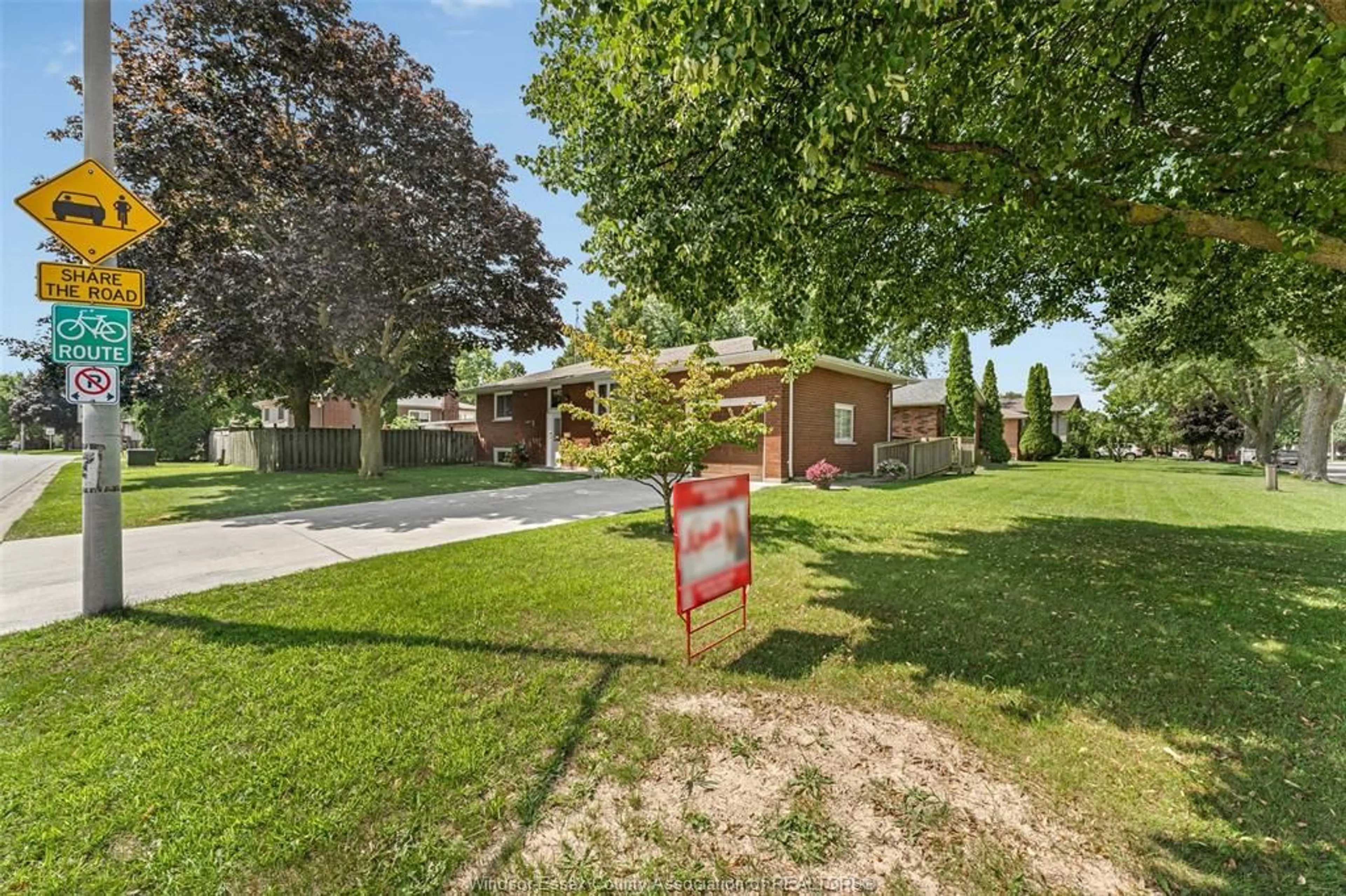 A pic from outside/outdoor area/front of a property/back of a property/a pic from drone, street for 1 SUTTON Dr, Leamington Ontario N8H 4P3