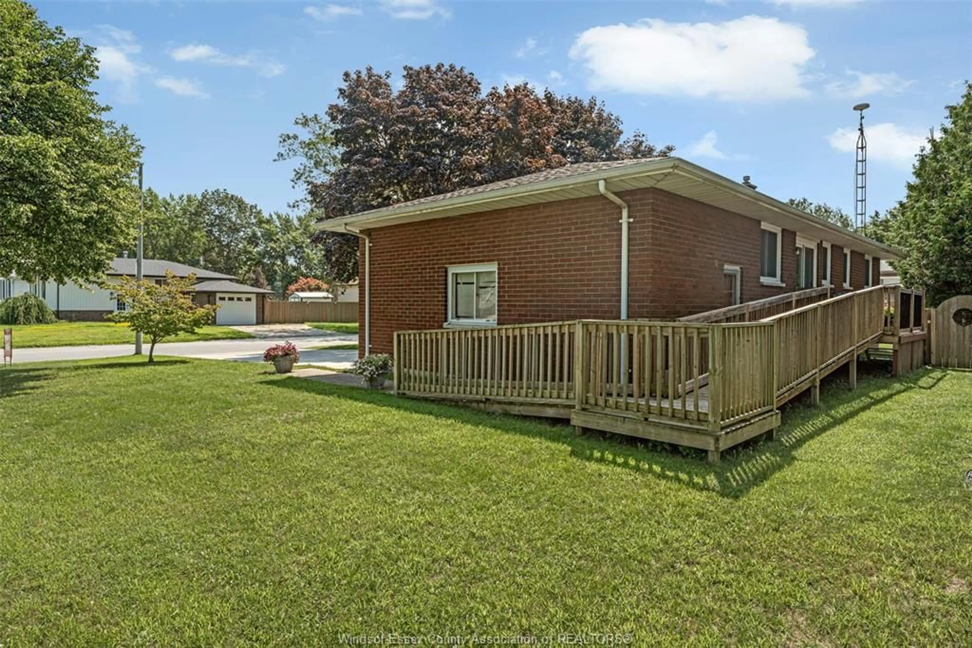 Unknown for 1 SUTTON Dr, Leamington Ontario N8H 4P3
