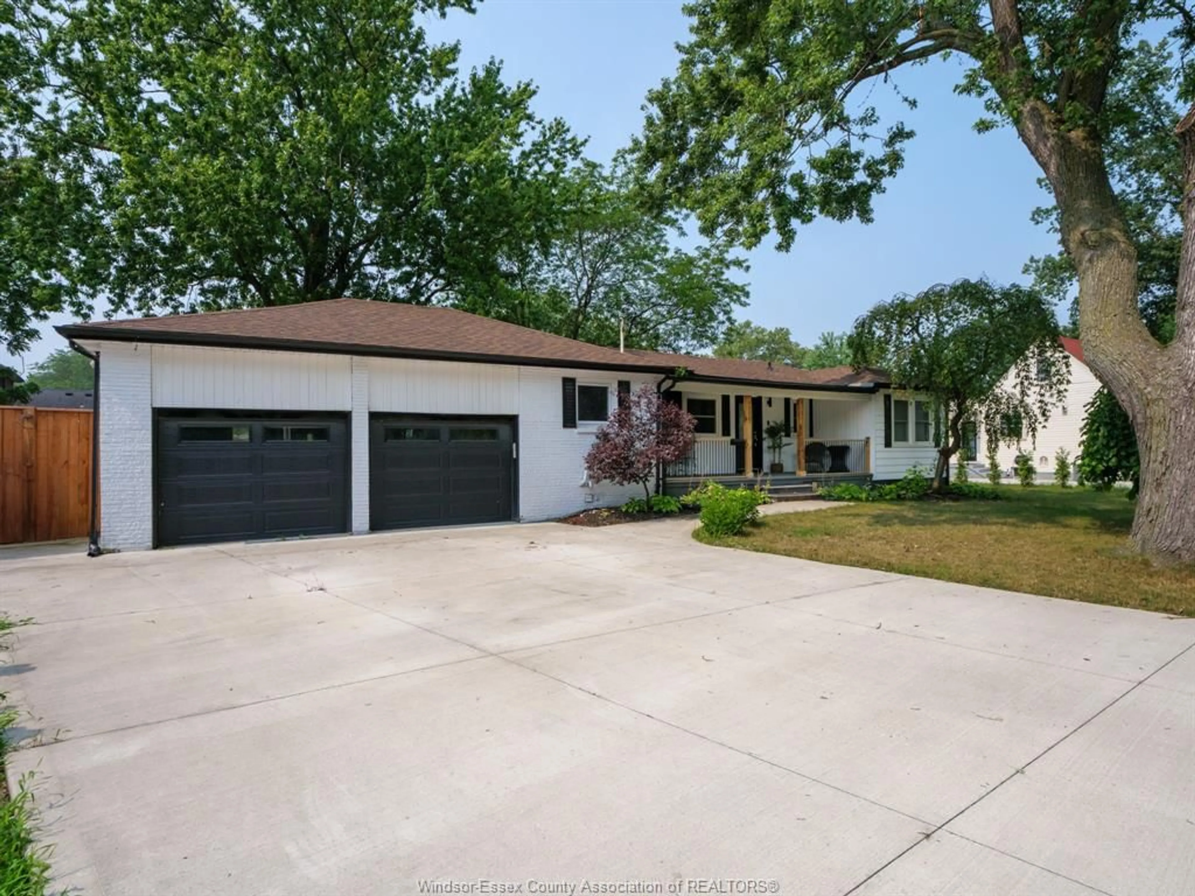 Unknown for 4325 ROSELAND Dr, Windsor Ontario N9G 2A1