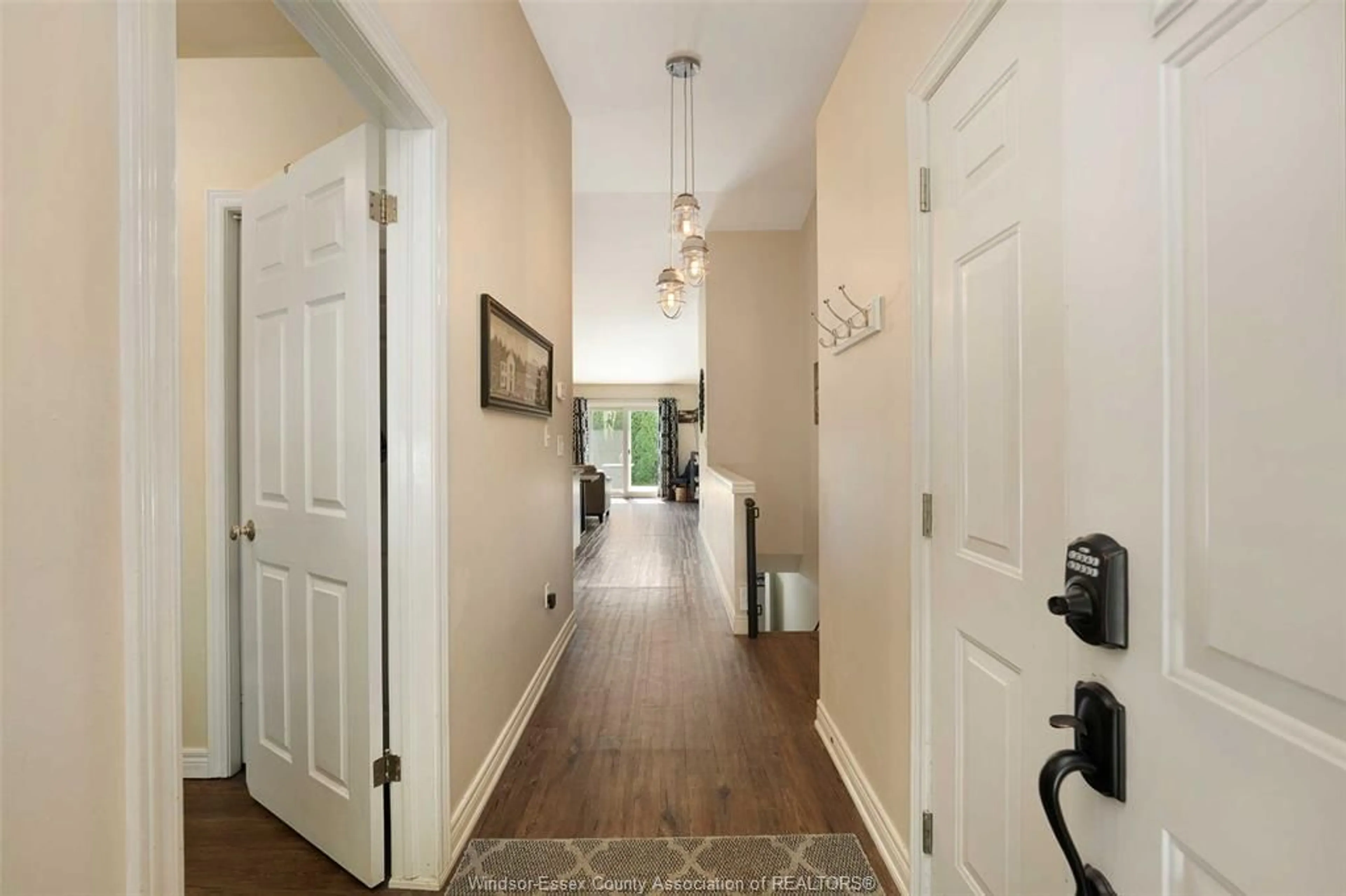 Indoor entryway for 3771 PRAIRIE Crt, Windsor Ontario N9G 2X4