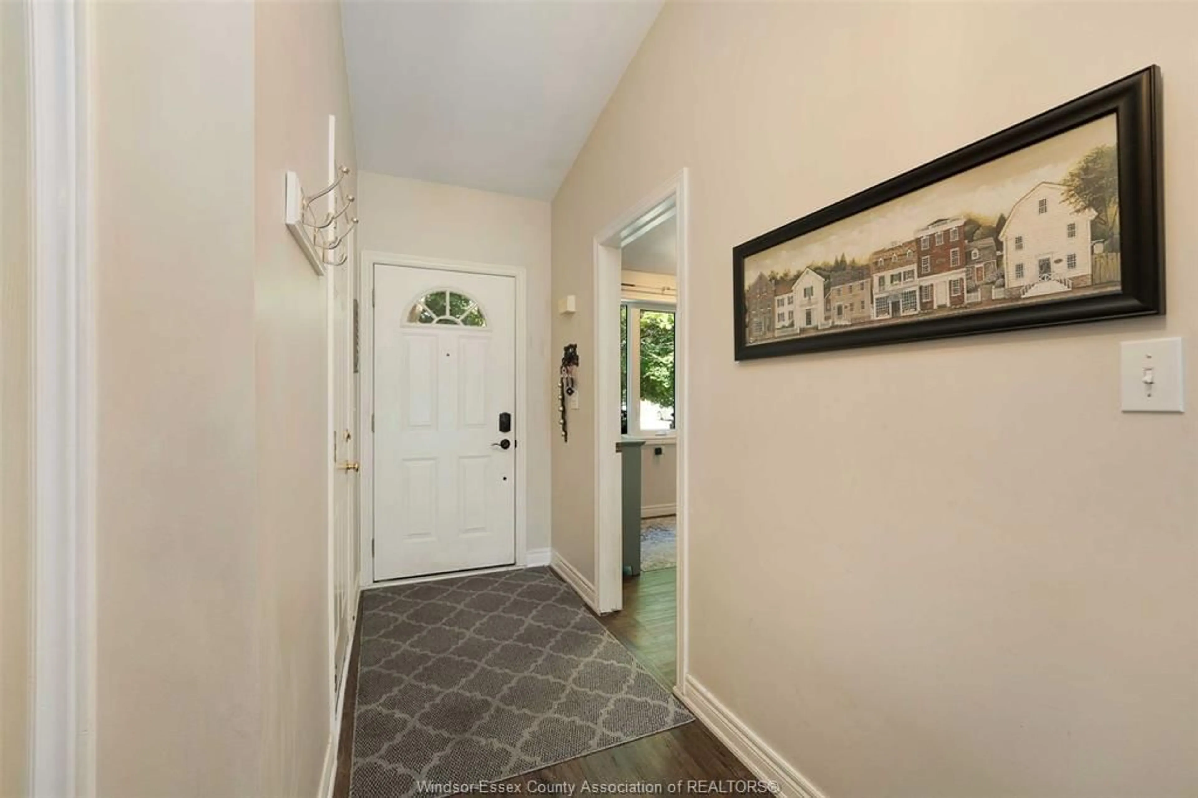 Indoor entryway for 3771 PRAIRIE Crt, Windsor Ontario N9G 2X4
