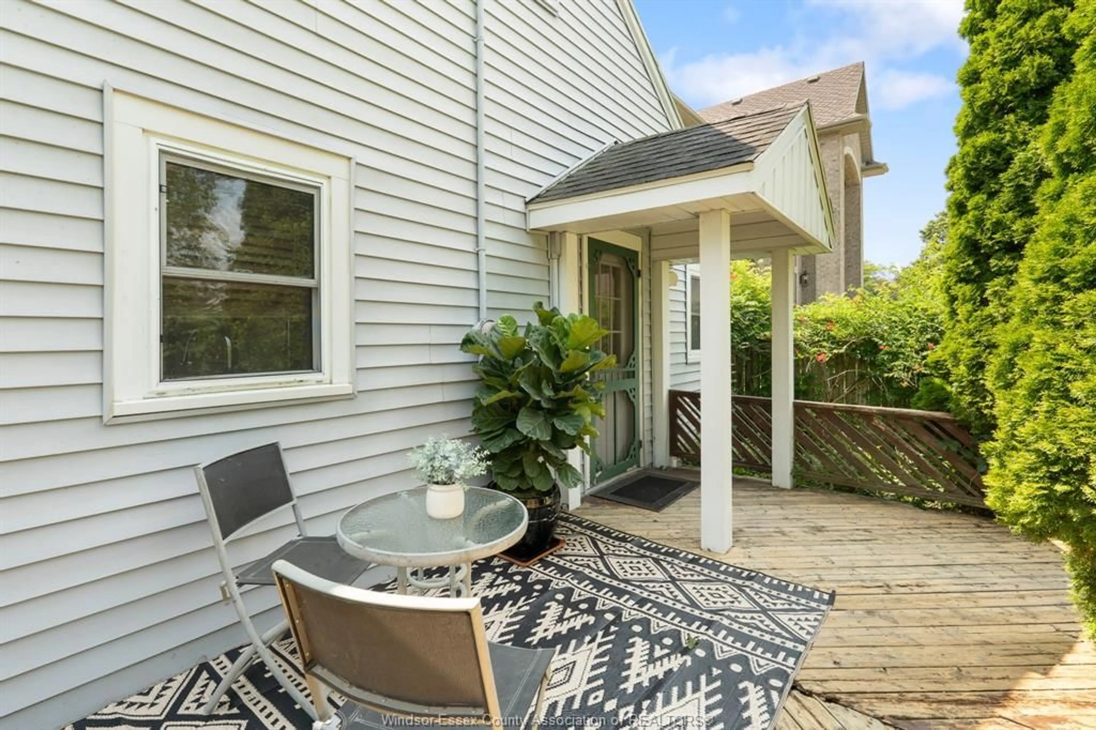 Patio, street for 1651 Heritage Rd, Kingsville Ontario N9Y 2E6