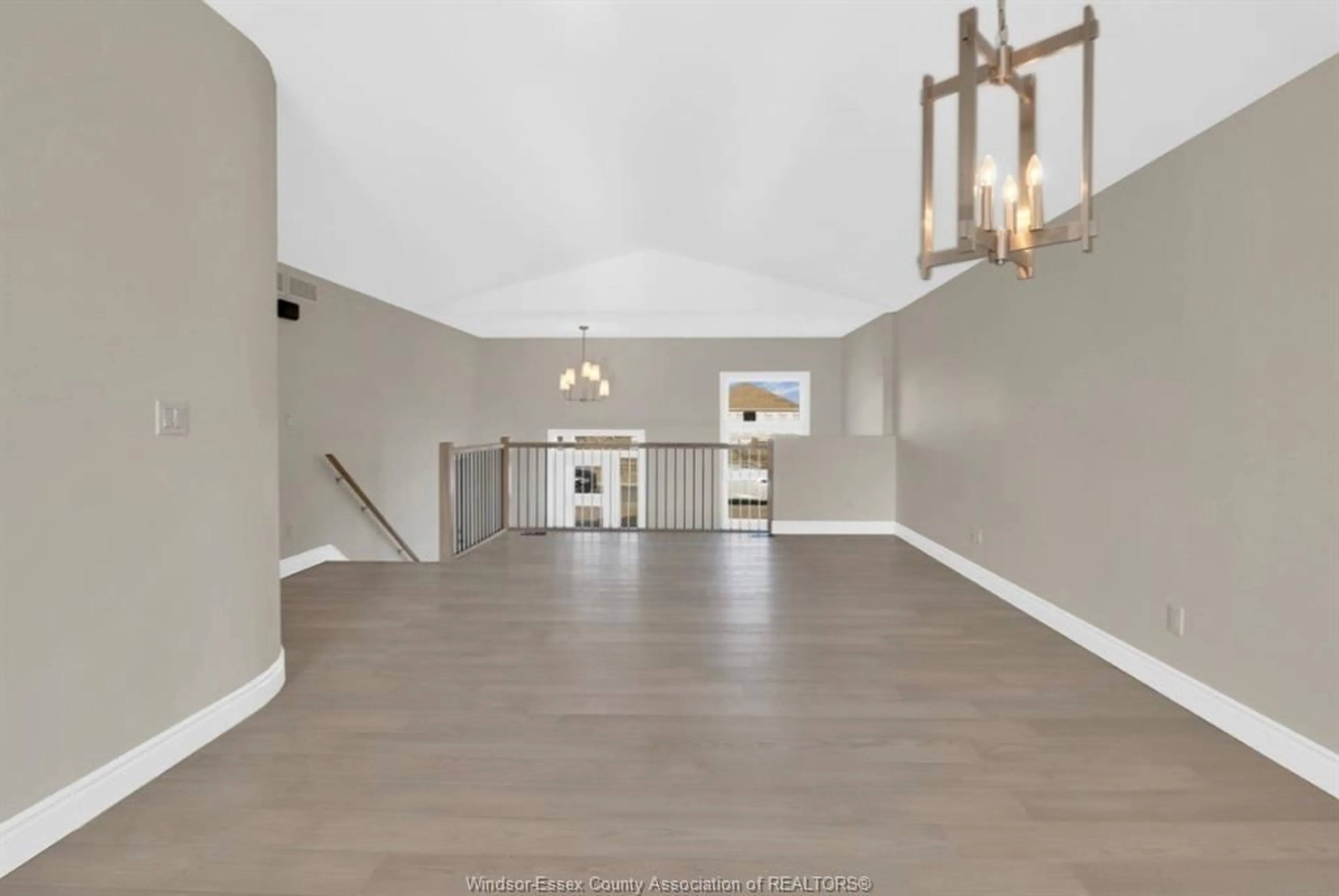 Indoor foyer for 103 KINGSBRIDGE Dr, Amherstburg Ontario N9V 4B6