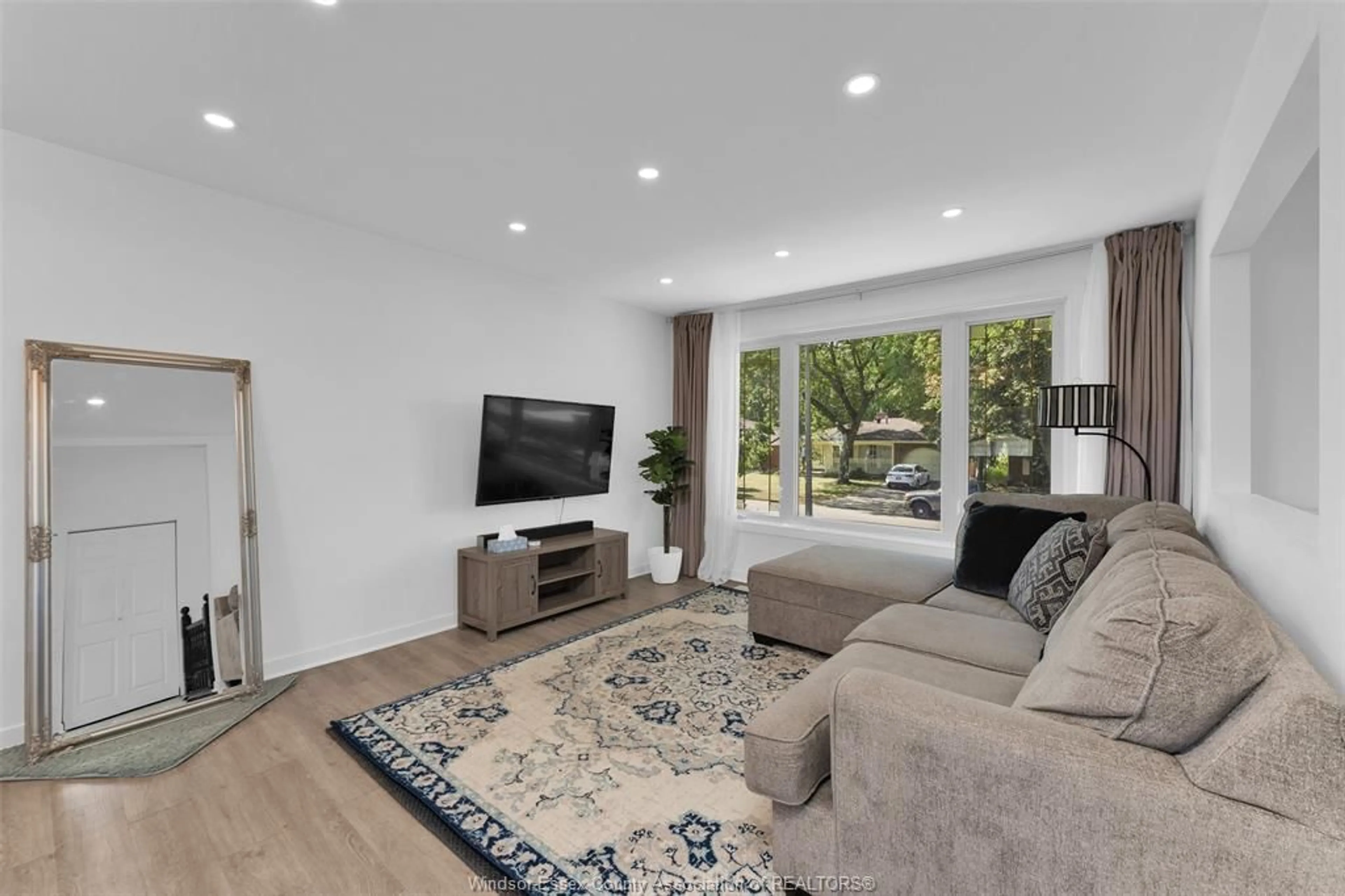 Living room with furniture, unknown for 3155 REGIS, Windsor Ontario N8R 1T7