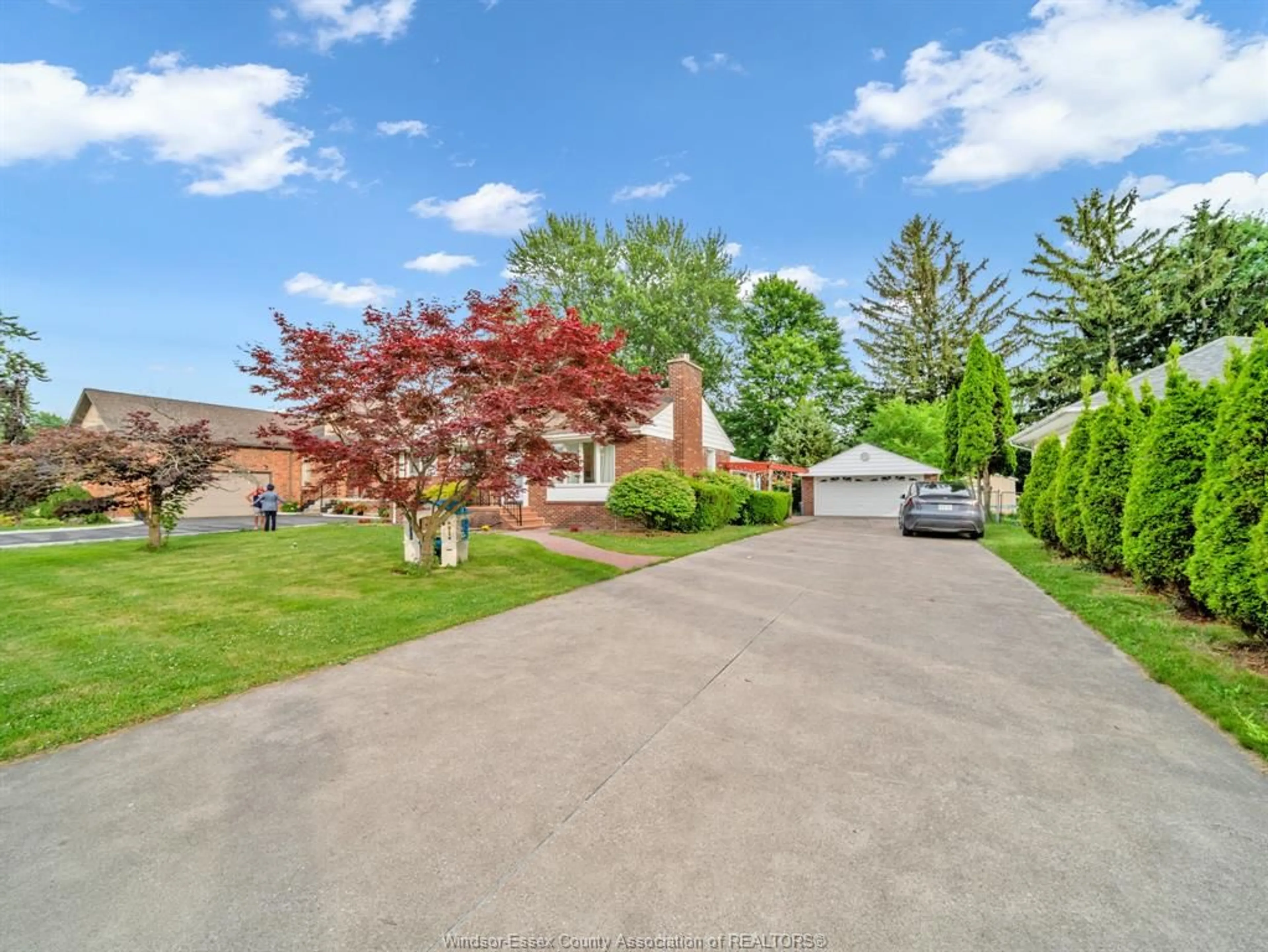 A pic from outside/outdoor area/front of a property/back of a property/a pic from drone, street for 1045 CABANA Rd, Windsor Ontario N9G 1B6