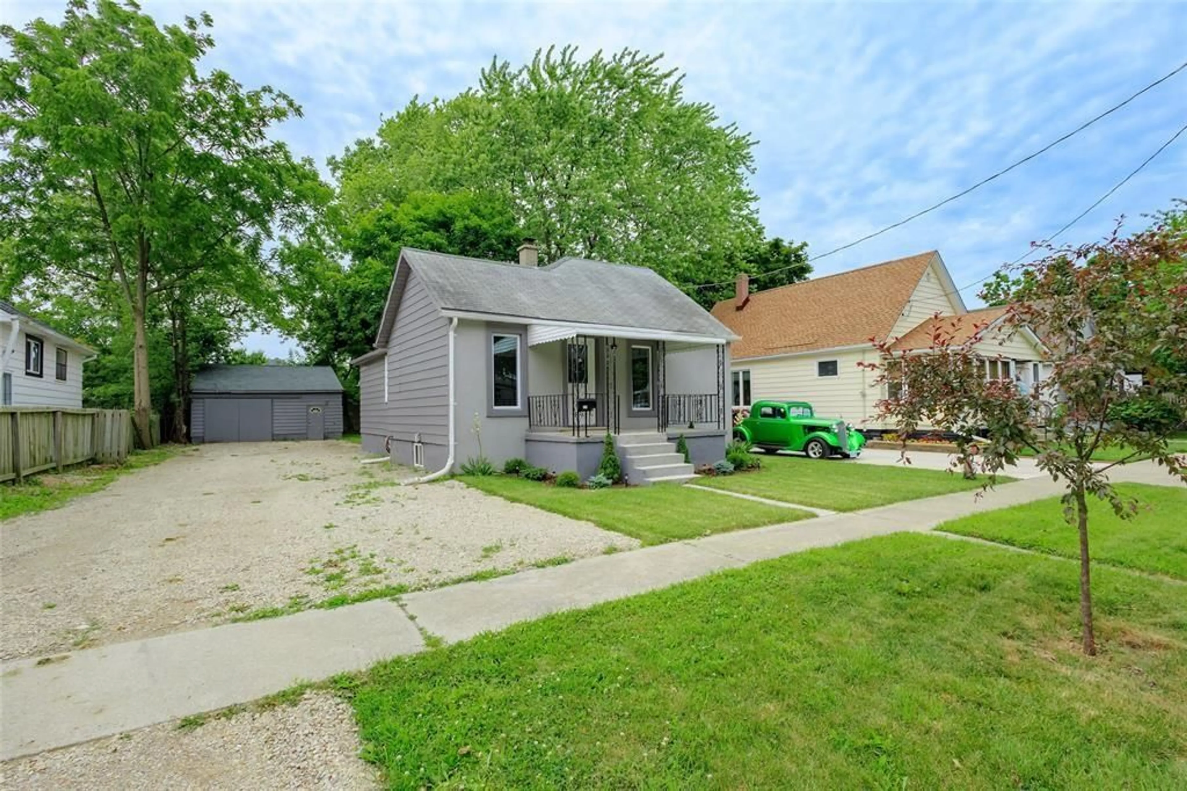 A pic from outside/outdoor area/front of a property/back of a property/a pic from drone, street for 239 Proctor St, Sarnia Ontario N7T 3G8