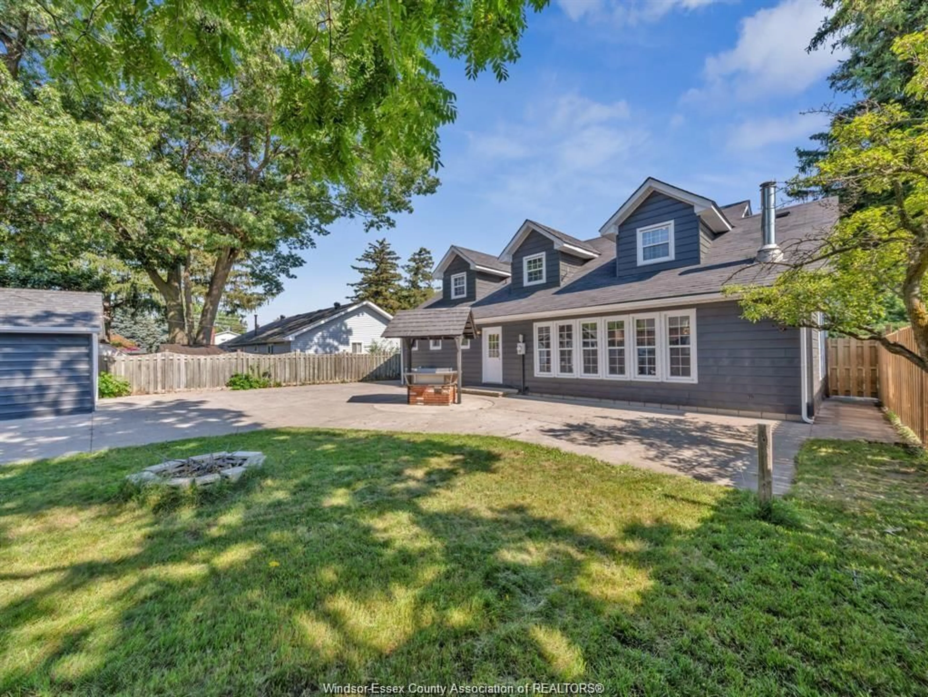 A pic from outside/outdoor area/front of a property/back of a property/a pic from drone, street for 1361 CHAPPELL Ave, Windsor Ontario N9C 3E1